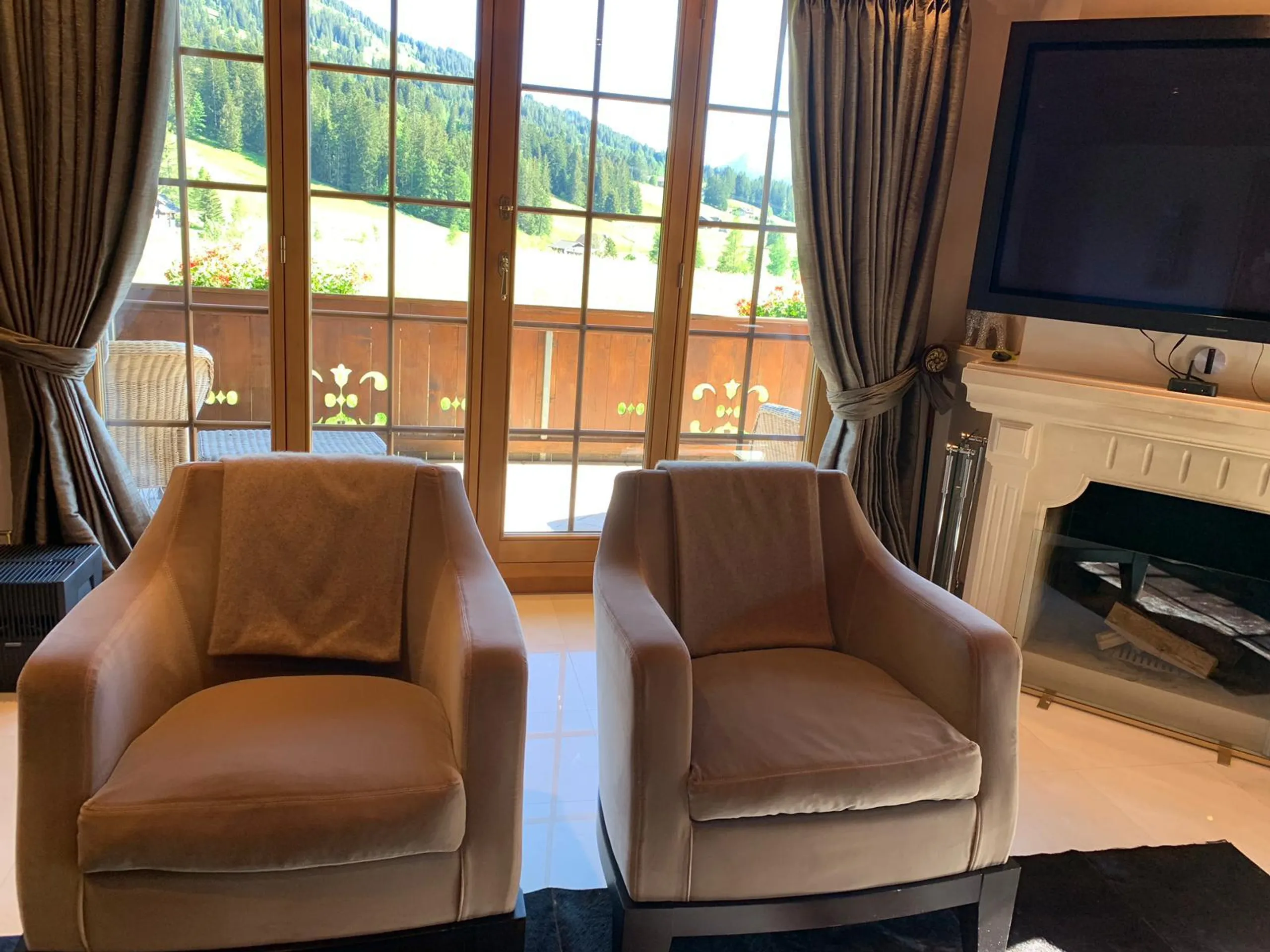 Deluxe Luxury Chalet in Saanen with Stunning Views — photograph 12