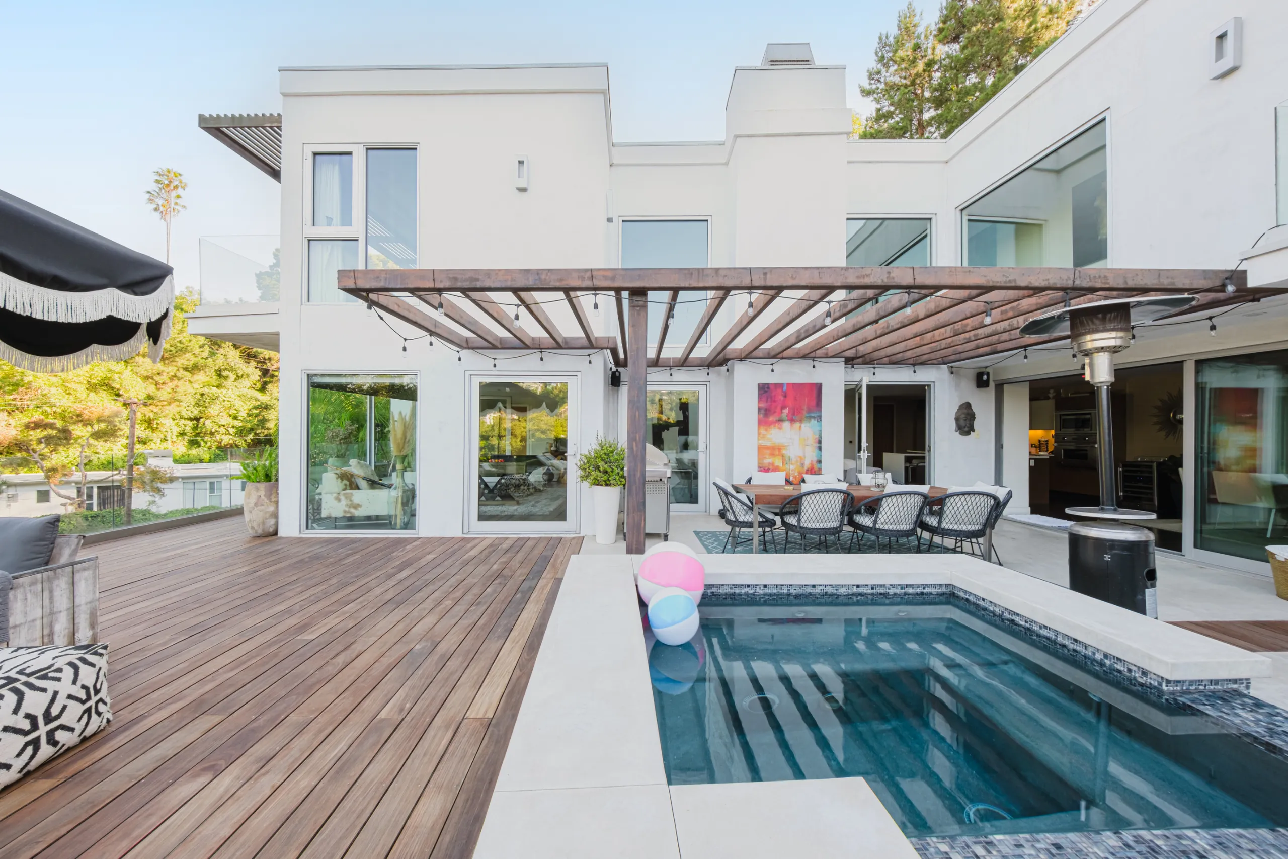 Hollywood Hills Villa with Private Pool, Outdoor Entertainment and Canyon Views — photograph 2
