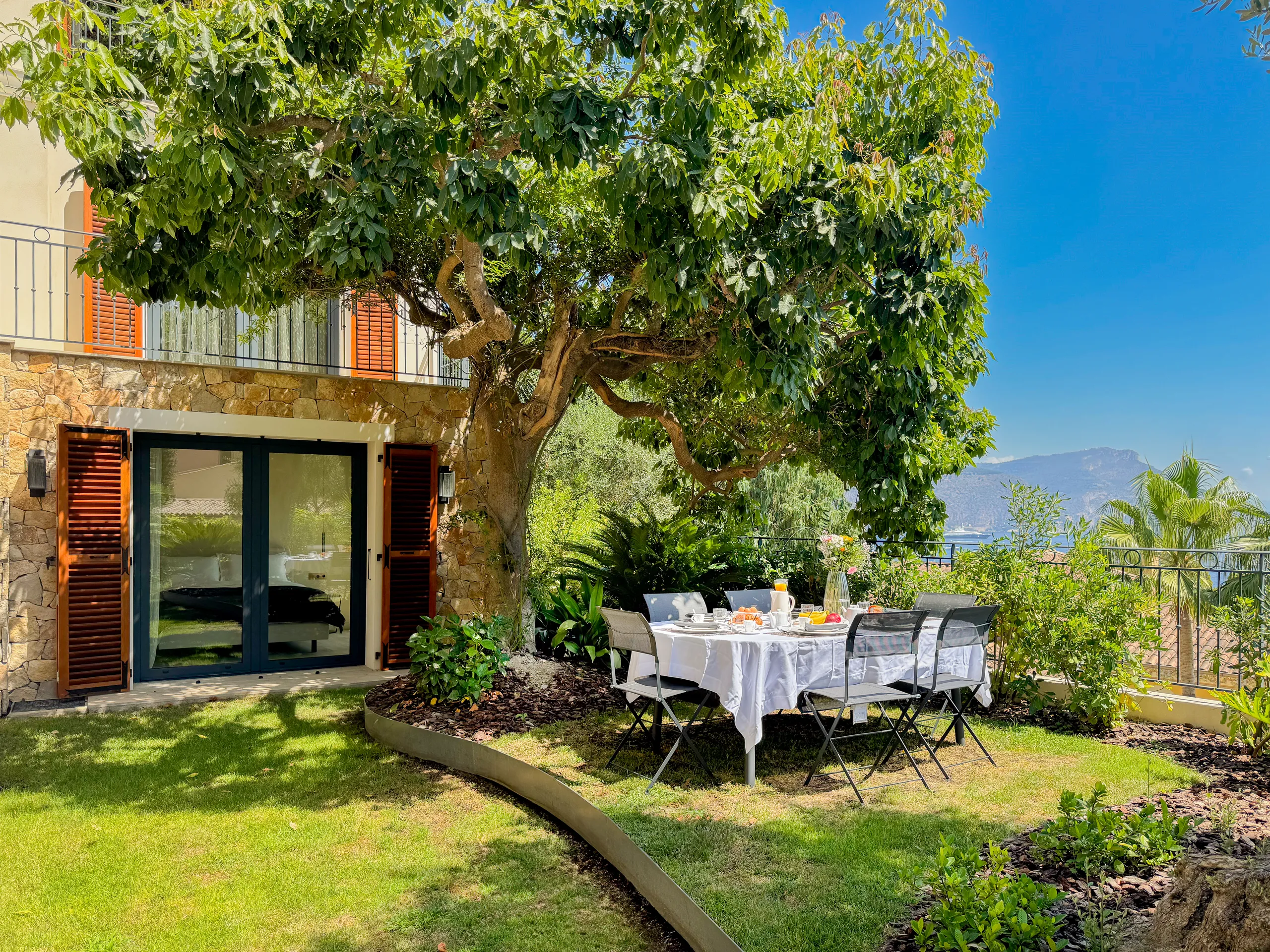 Serene Villa in Cap Ferrat with Private Pool and Breathtaking Panoramic Views of the Mediterranean Sea — photograph 5