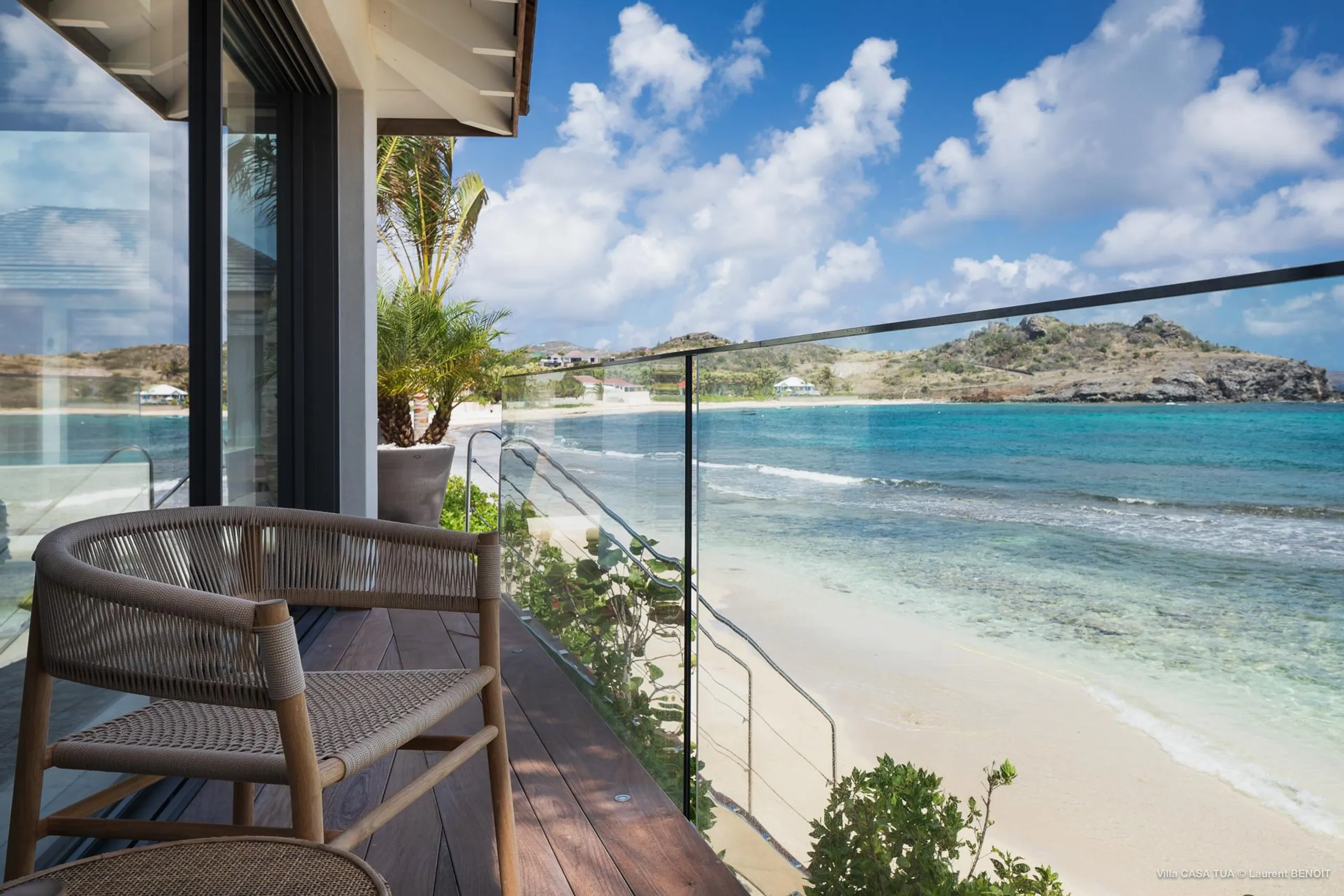 Rare St. Barth Beachfront Villa with Pool & Direct Ocean Access — photograph 6