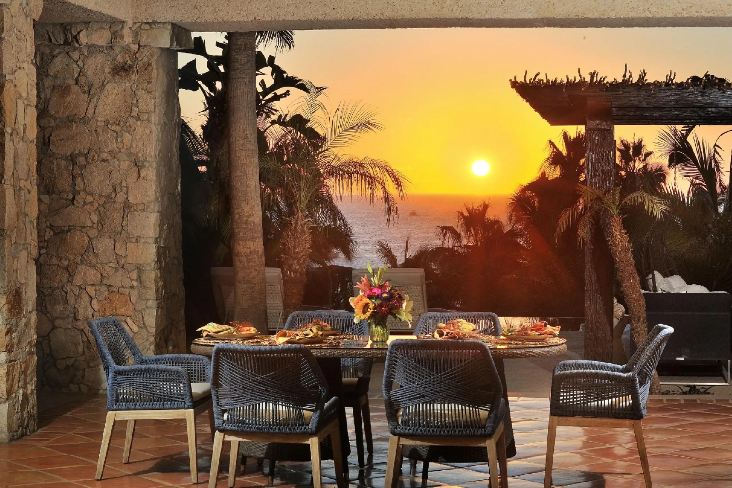 Exclusive Hacienda Retreat with Ocean View and Beach Access — photograph 3