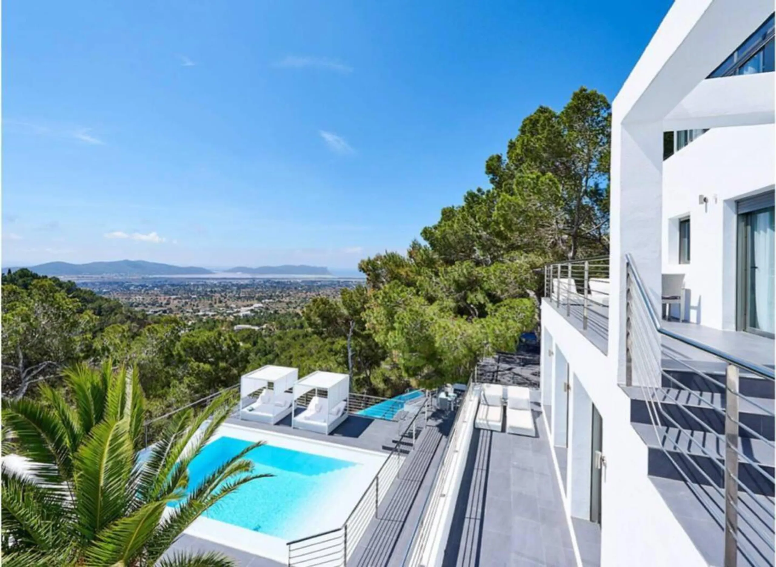 Tranquil Spacious Villa with Private Pool and Old Ibiza Town Views, Sant Josep De Sa Talaia