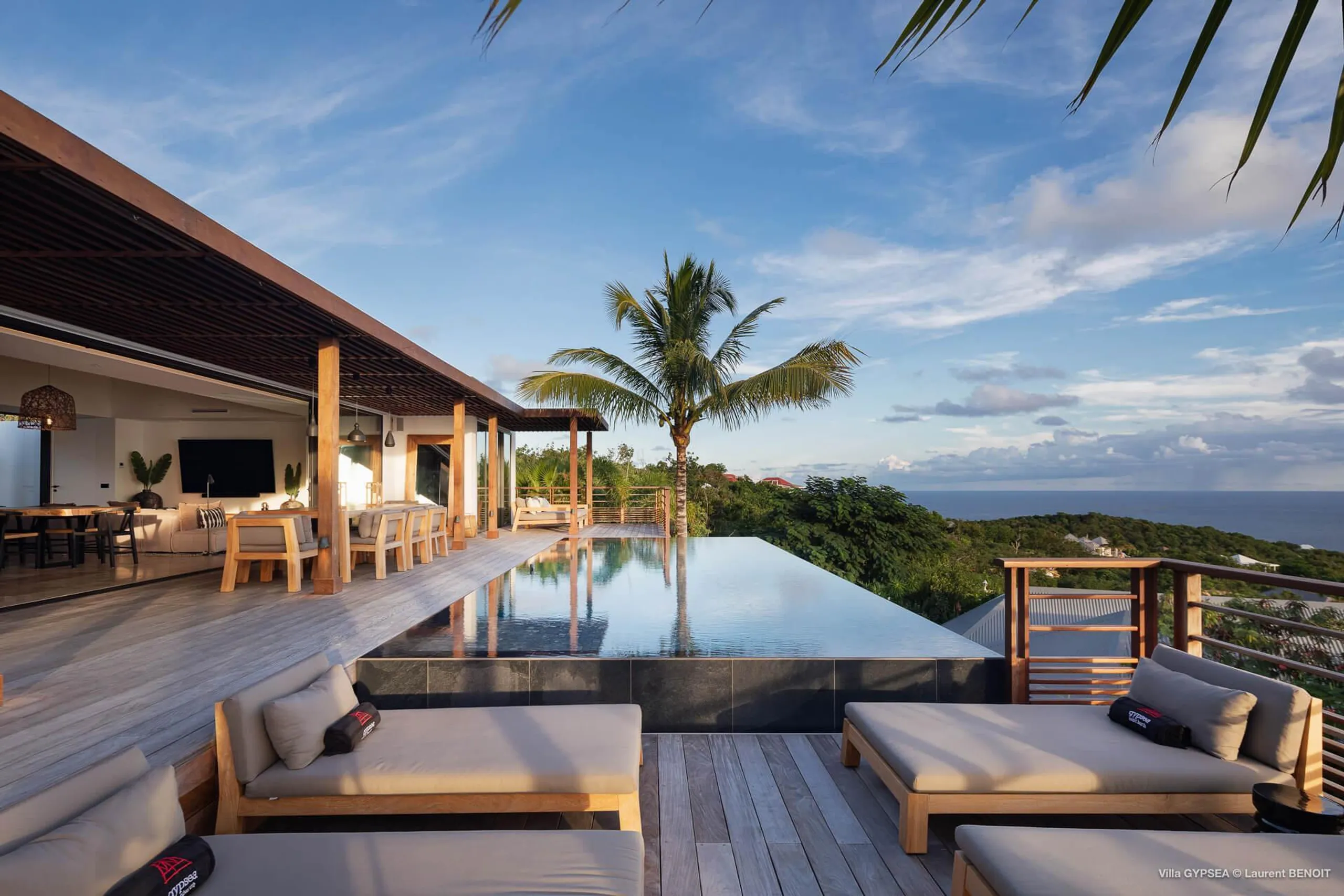 Elevated Luxurious Oceanview Villa with Infinity Pool in Lurin — photograph 3