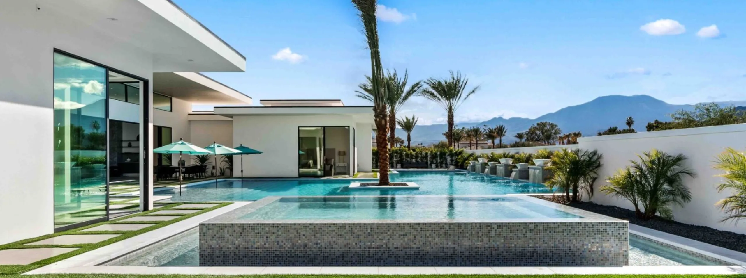 Contemporary Villa with Private Pool, Fire Pit & Designer Interior — photograph 2