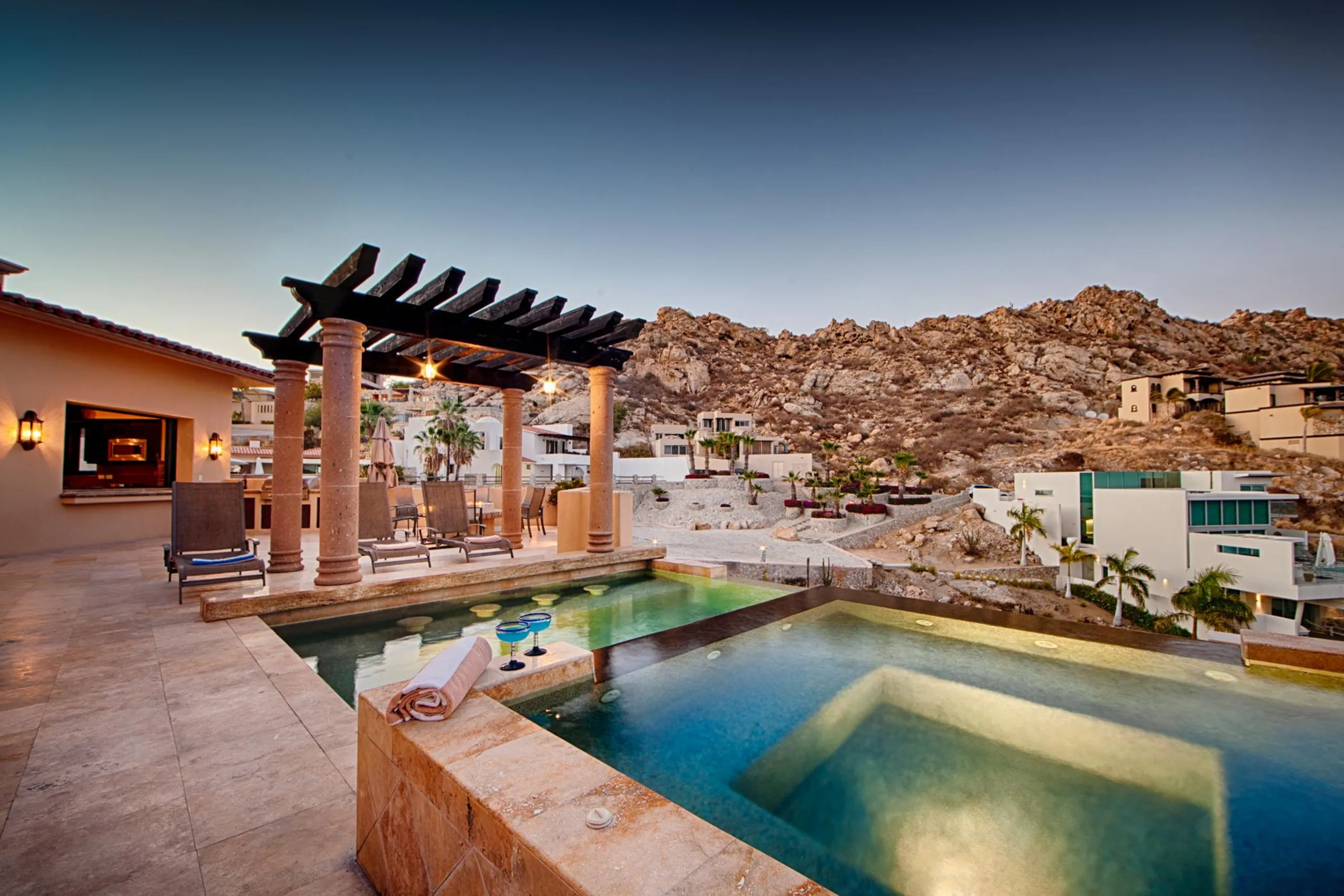 Pedregal New Construction Luxury Estate with Infinity Pool, Hot Tub and Sweeping Views — photograph 4