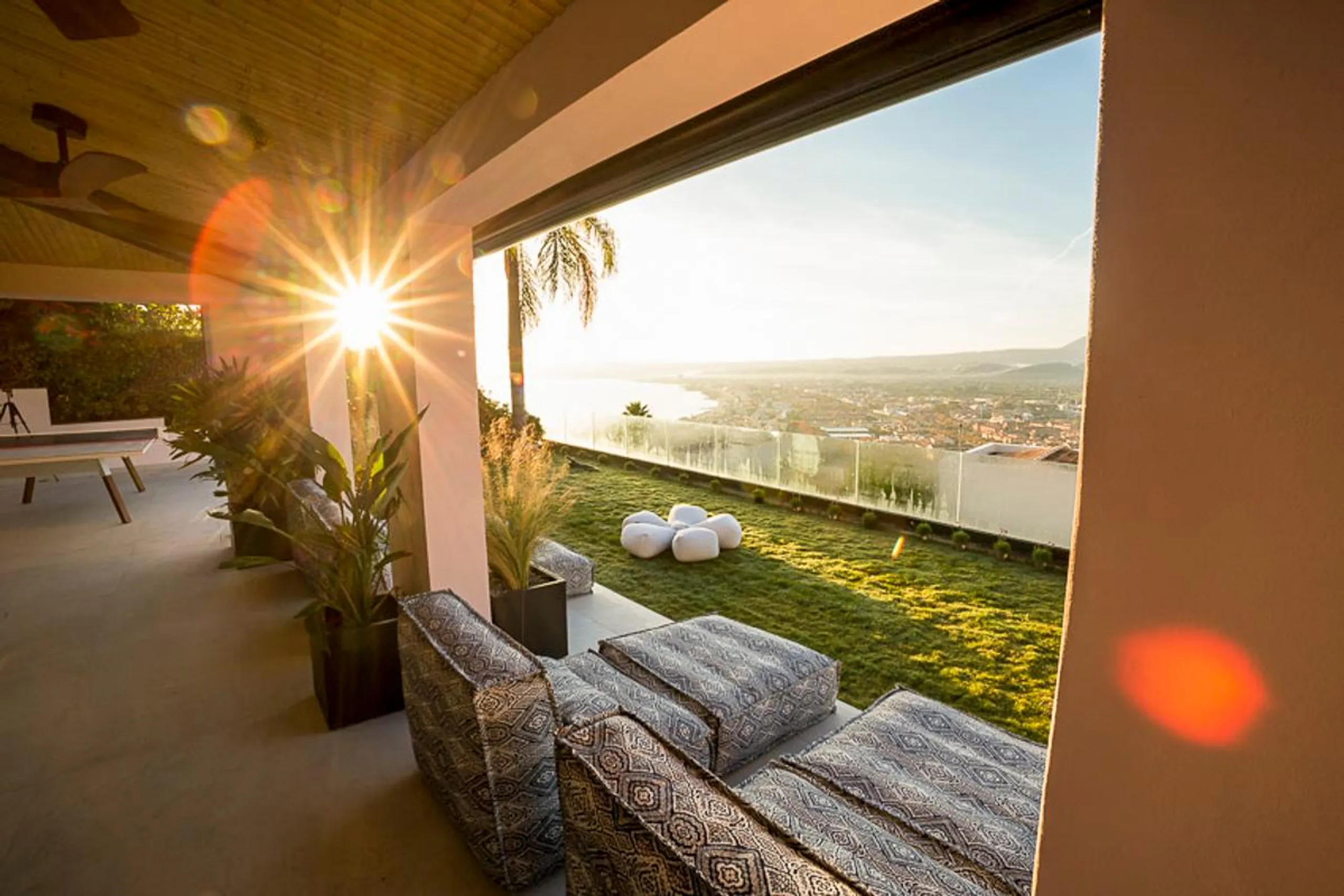 Splendid Hillside Villa with Private Pool and Javea Views — photograph 2