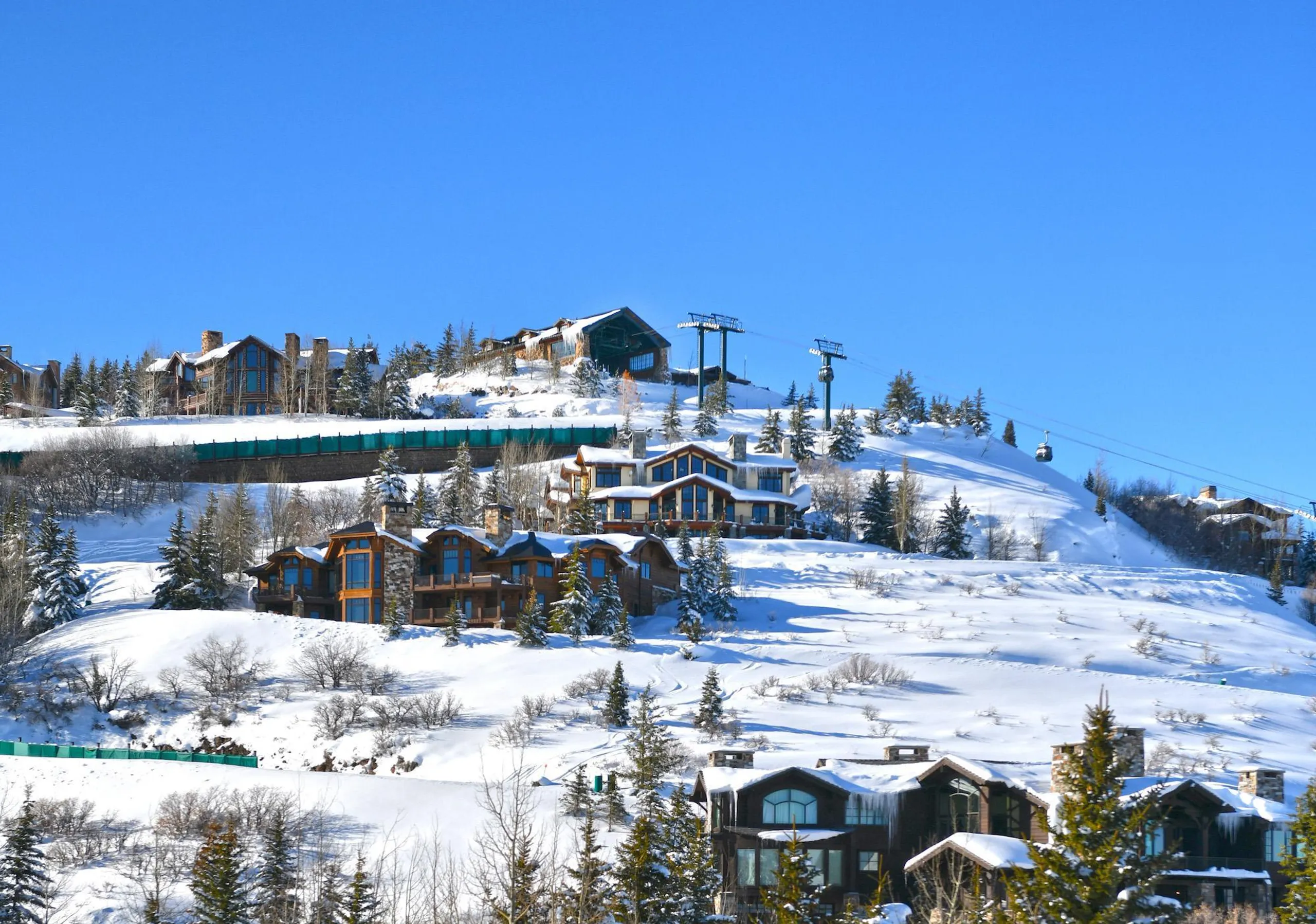Contemporary Deer Crest Ski In-Ski Out Chalet with Heated Pool and Hot Tub — photograph 3