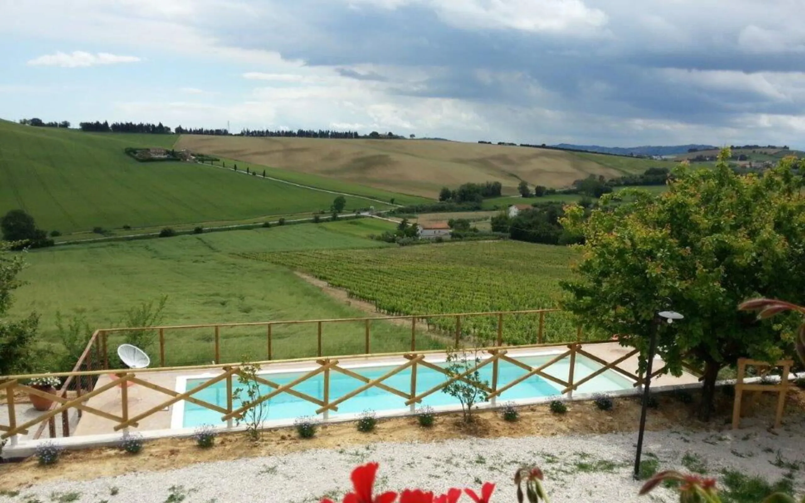 Enchanting Countryside Villa with Private Pool and Greenery Views — photograph 3