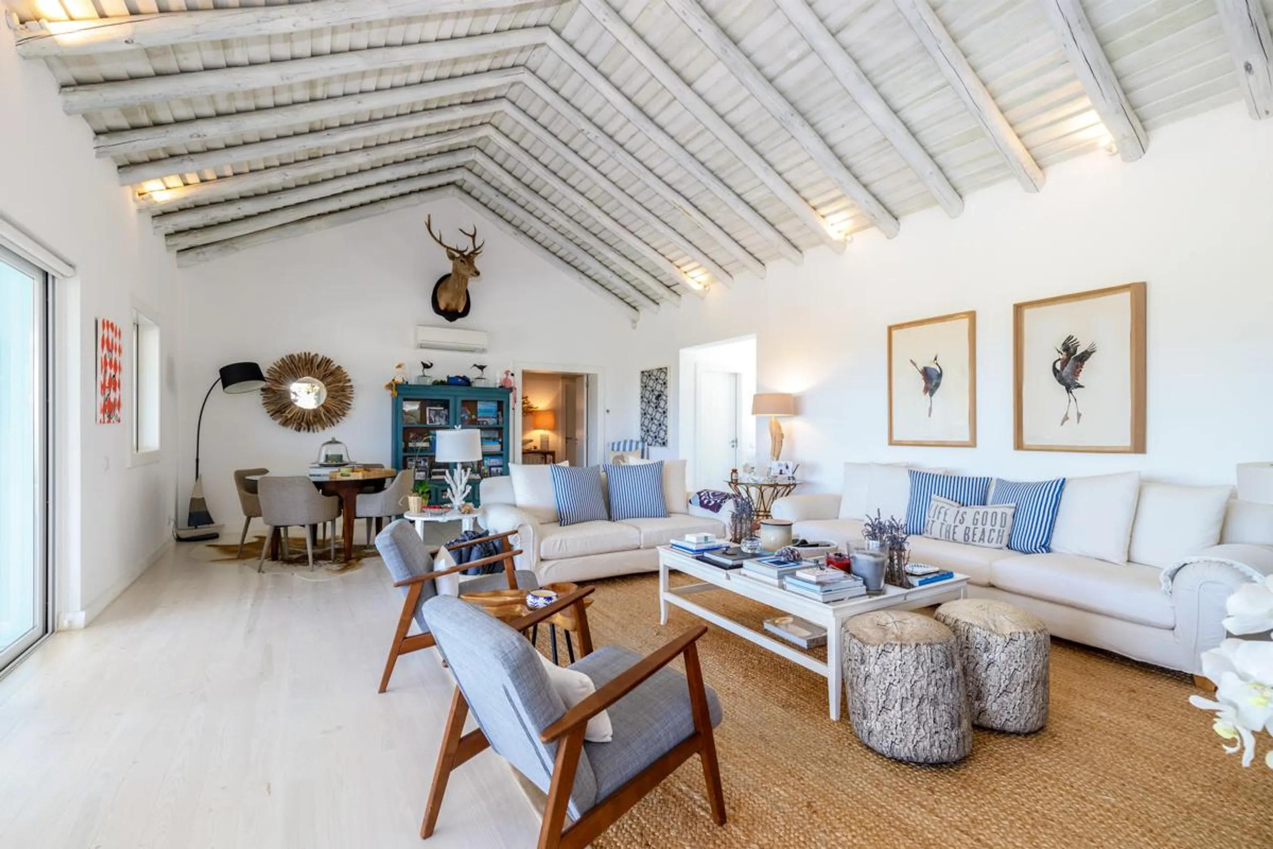 Enchanting 5BR Villa with Private Pool and Expansive Garden — photograph 5