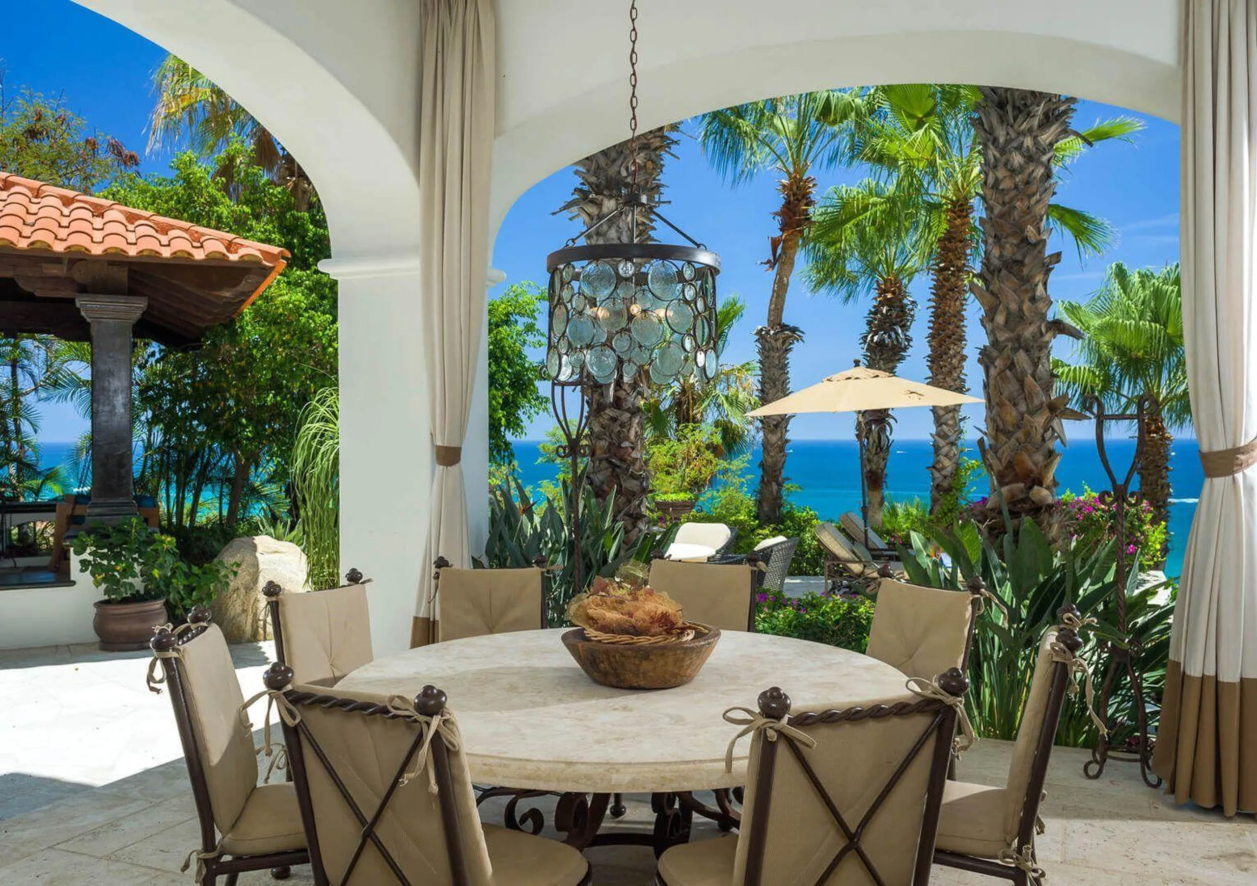 Upscale Villas Del Mar Estate with Infinity Pool and Ocean Views — photograph 11