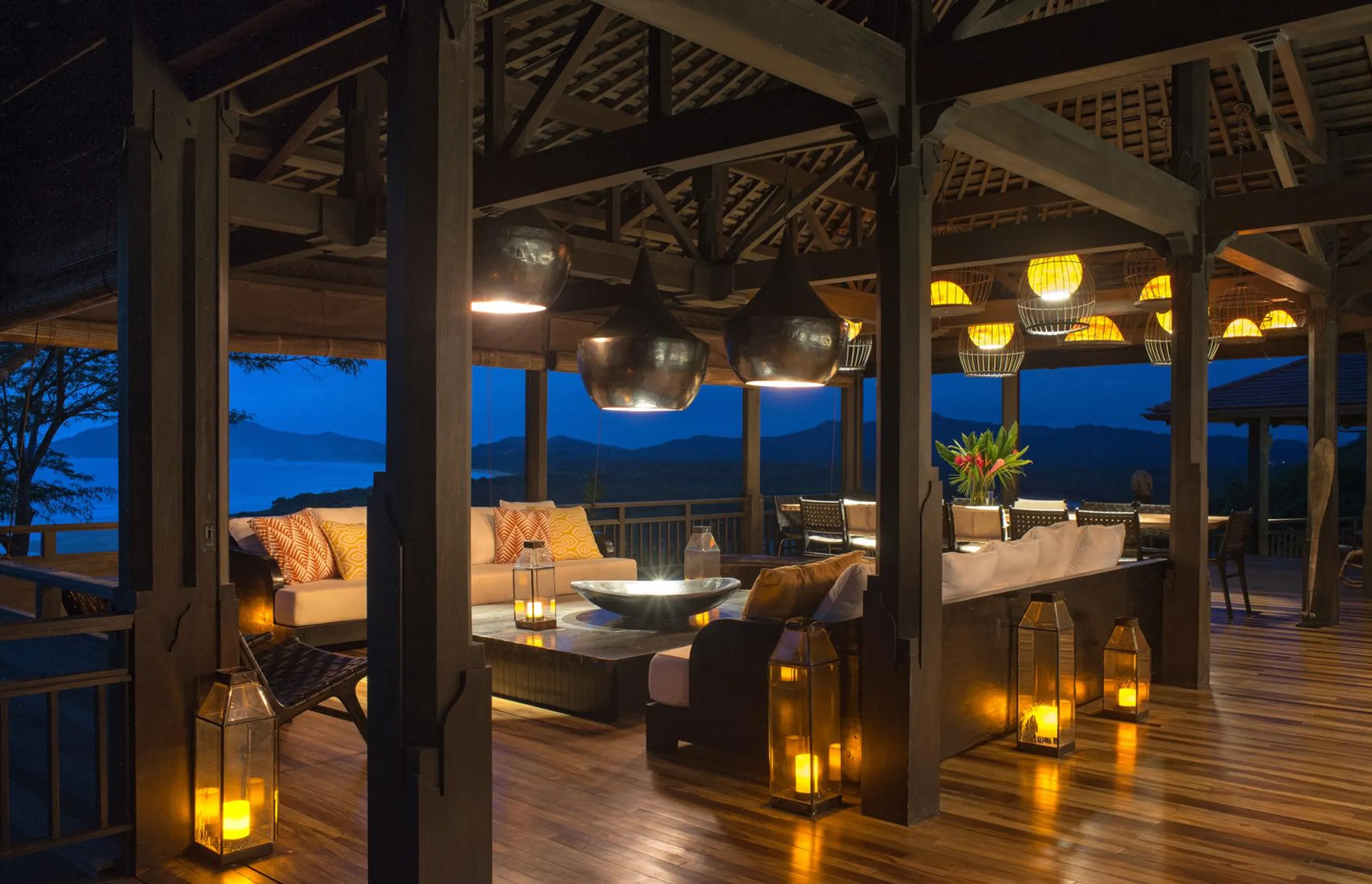 Exquisite Tamarindo Villa with Infinity Pool and Dining Al-Fresco — photograph 12