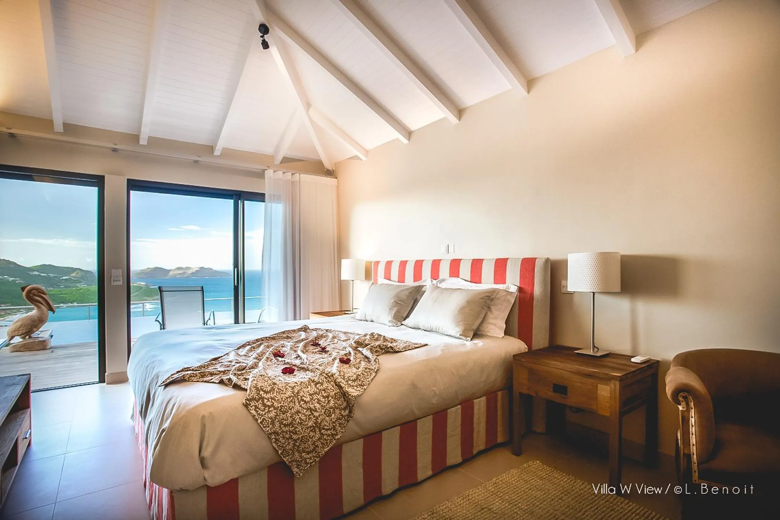 Breathtaking Oceanside Villa with Private Pool and Fitness Room — photograph 10