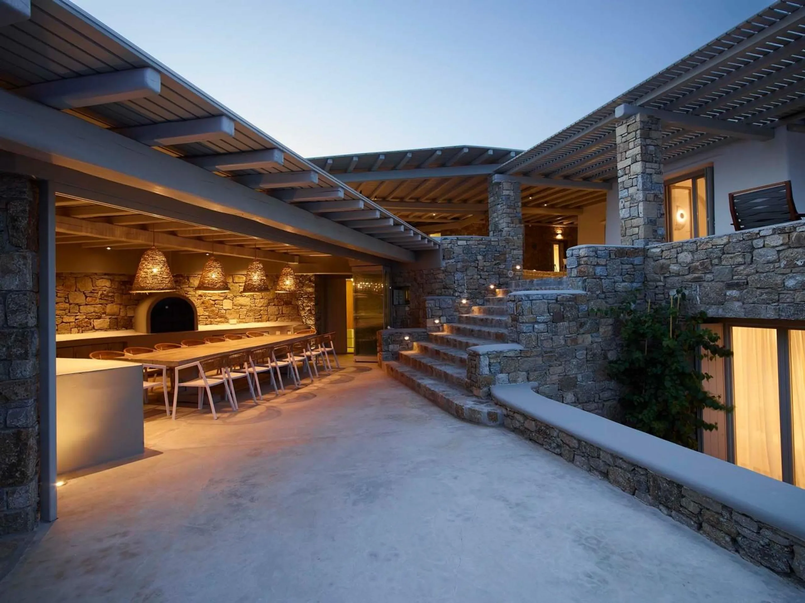 Indulge in the Elegance of a Villa Oasis with Breathtaking Views — photograph 4