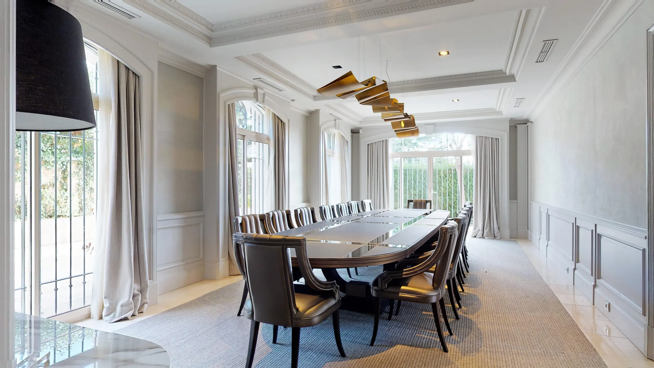 Captivating European Styled 3-Story Villa in Madrid's Exclusive Neighborhood — photograph 11