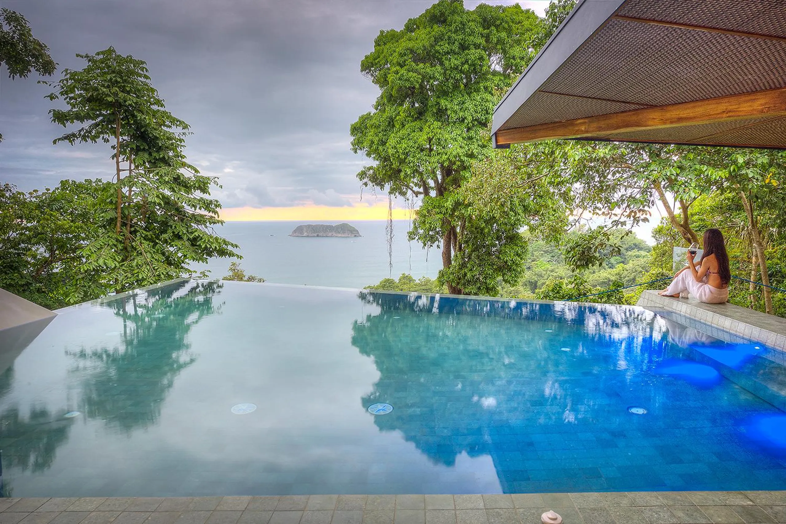 Grand 9 Bedroom Villa with Private Infinity Pool and Views of Pacific — photograph 4