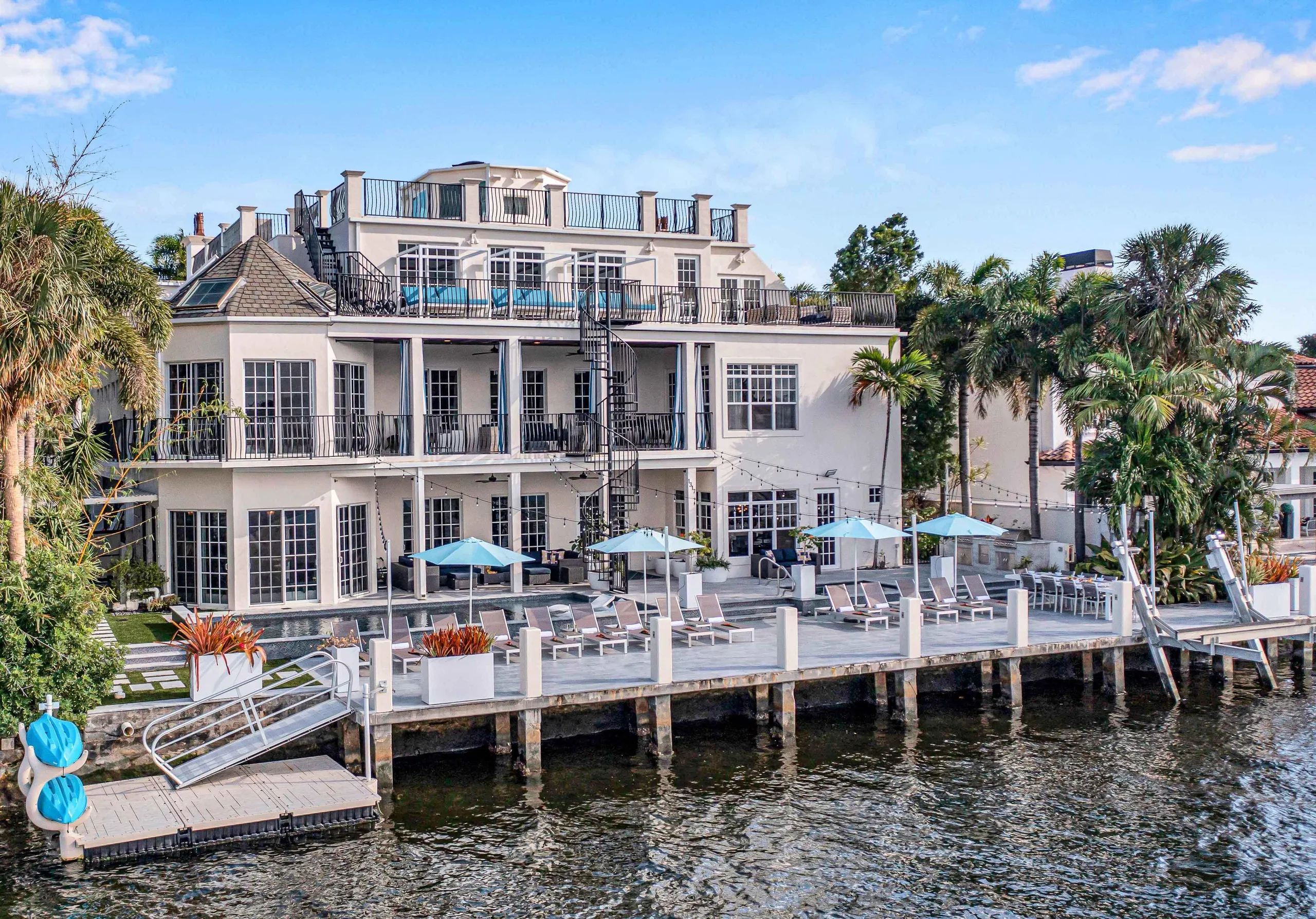 Majestic Contemporary Castle with Canal View & Access and Living Greenhouse — photograph 5