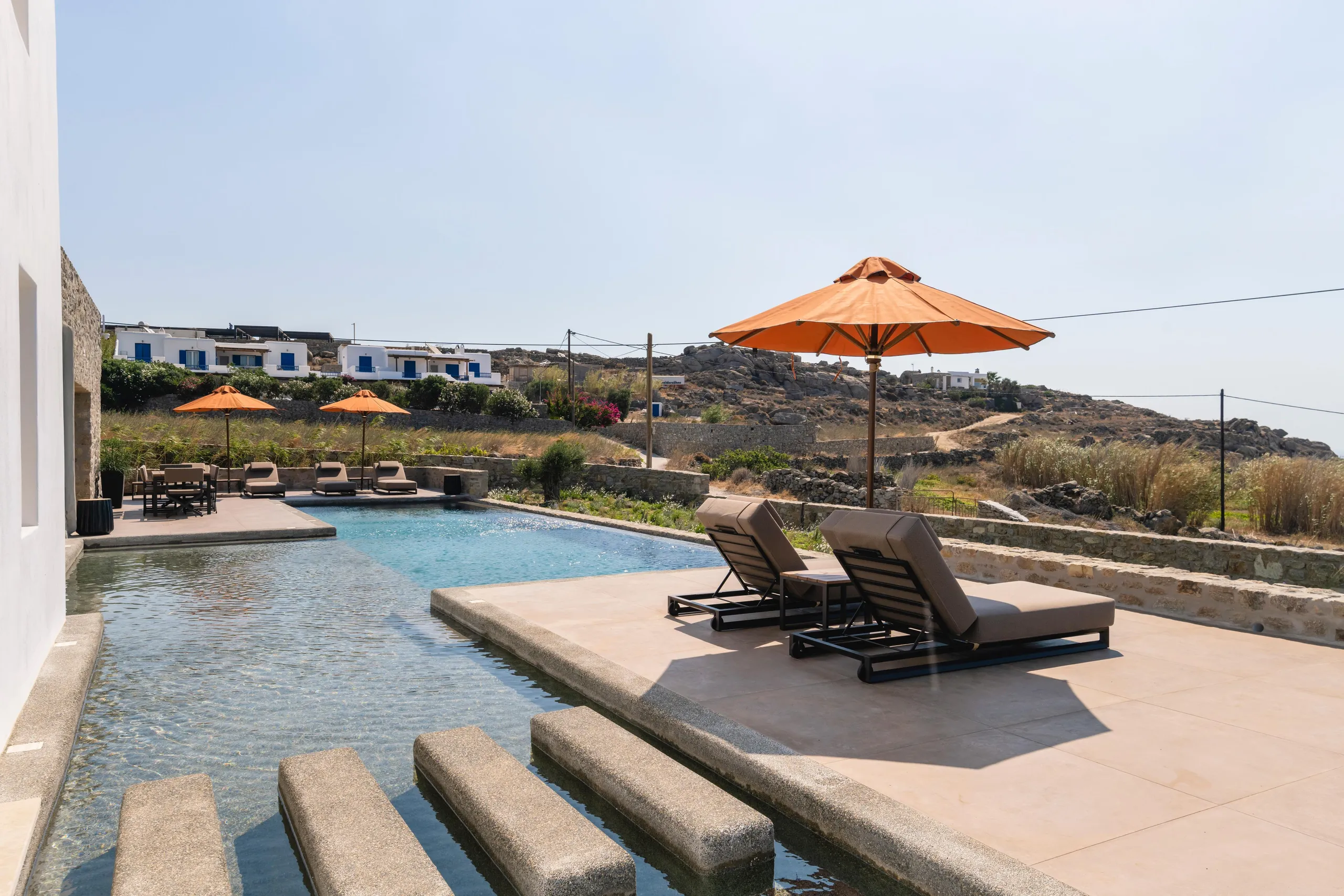 Spacious and Luxuriously Furnished Villa in Mykonos Offering Stunning Views of Aegean Sea — photograph 3