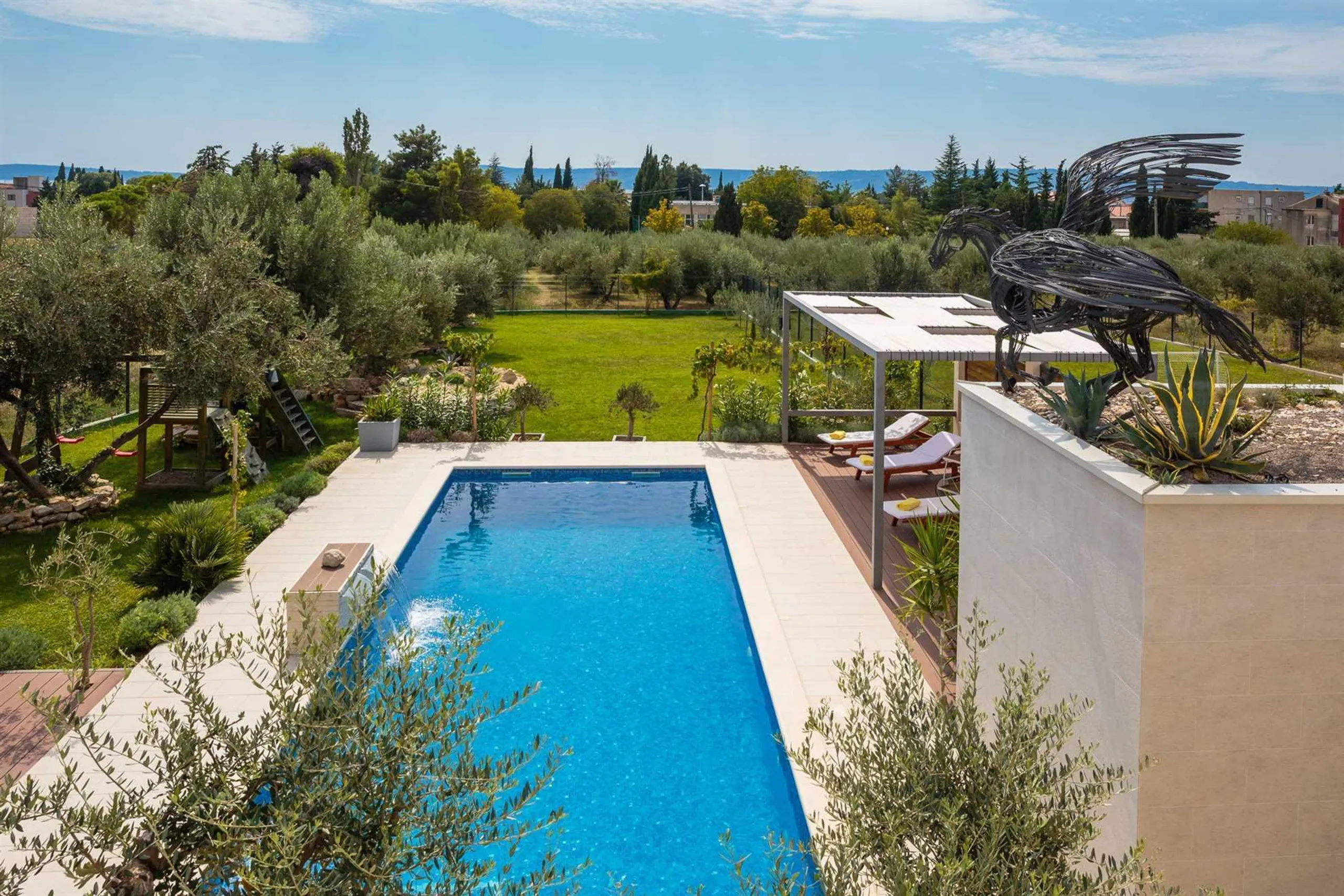 Gleaming Newly Built Villa with Private Pool, and near Split's UNESCO Heritage Sites — photograph 4