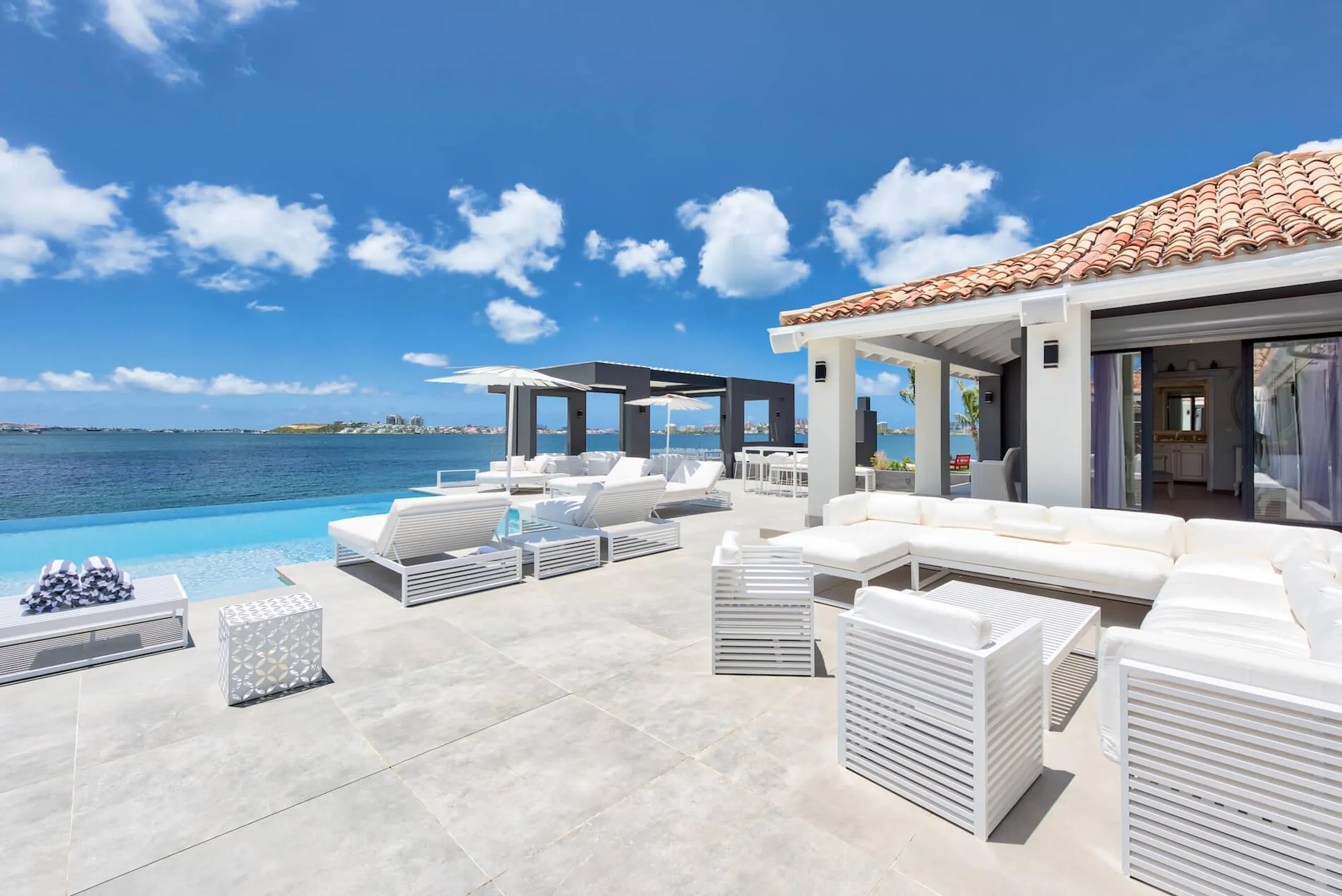 Secluded Hillside Private Luxury Villa with Infinity Pool and Private Beach with Dock — photograph 7