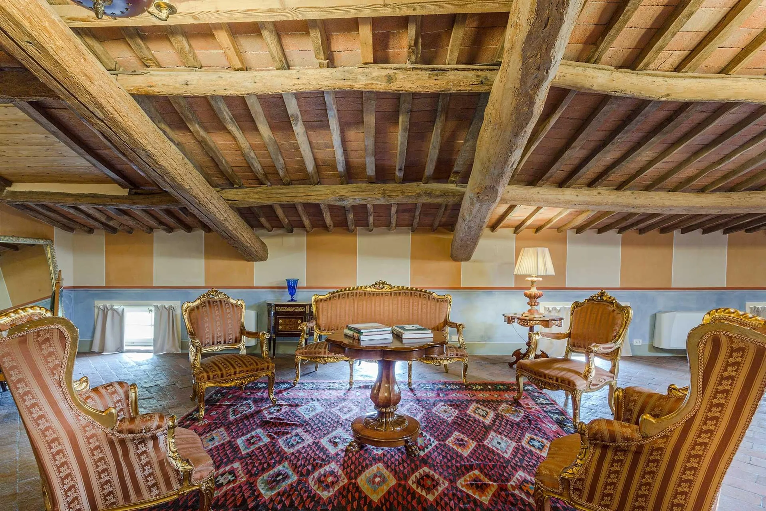 Elegant Hillside Villa With Panoramic Views — photograph 12