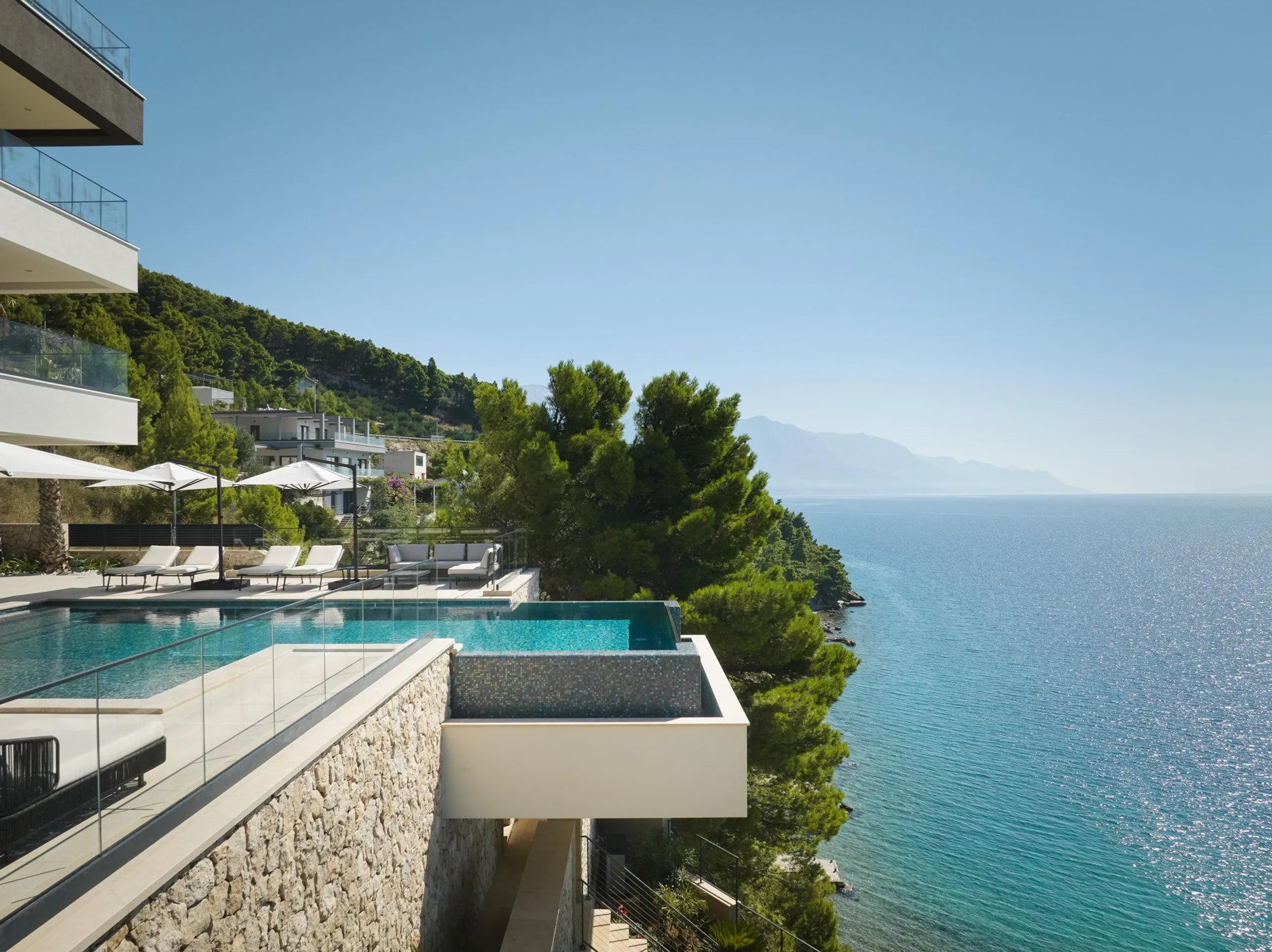 Elegant 8-Bedroom Villa with Heated Pools and Stunning Sea Views — photograph 5