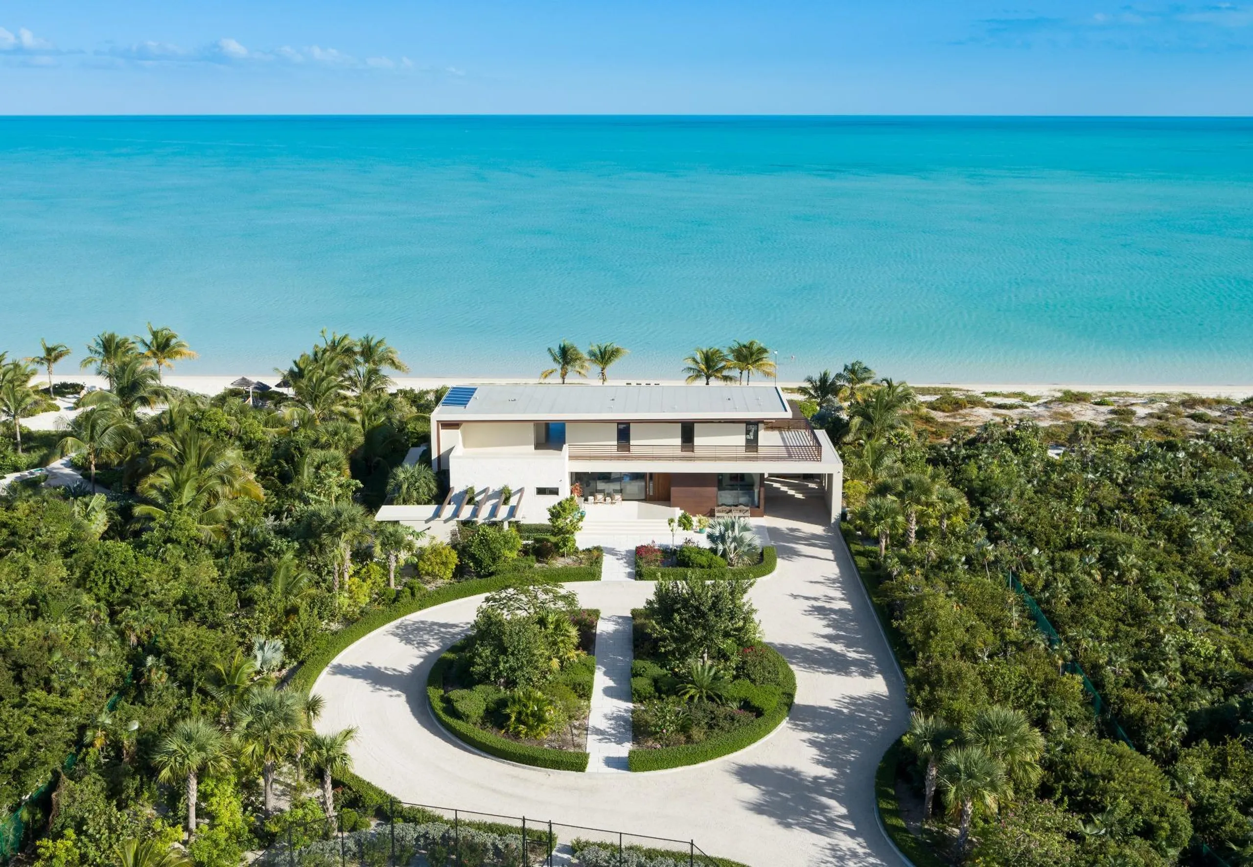 Elegant Architectural Contemporary Villa with Private Pool and Views of the Caribbean — photograph 2