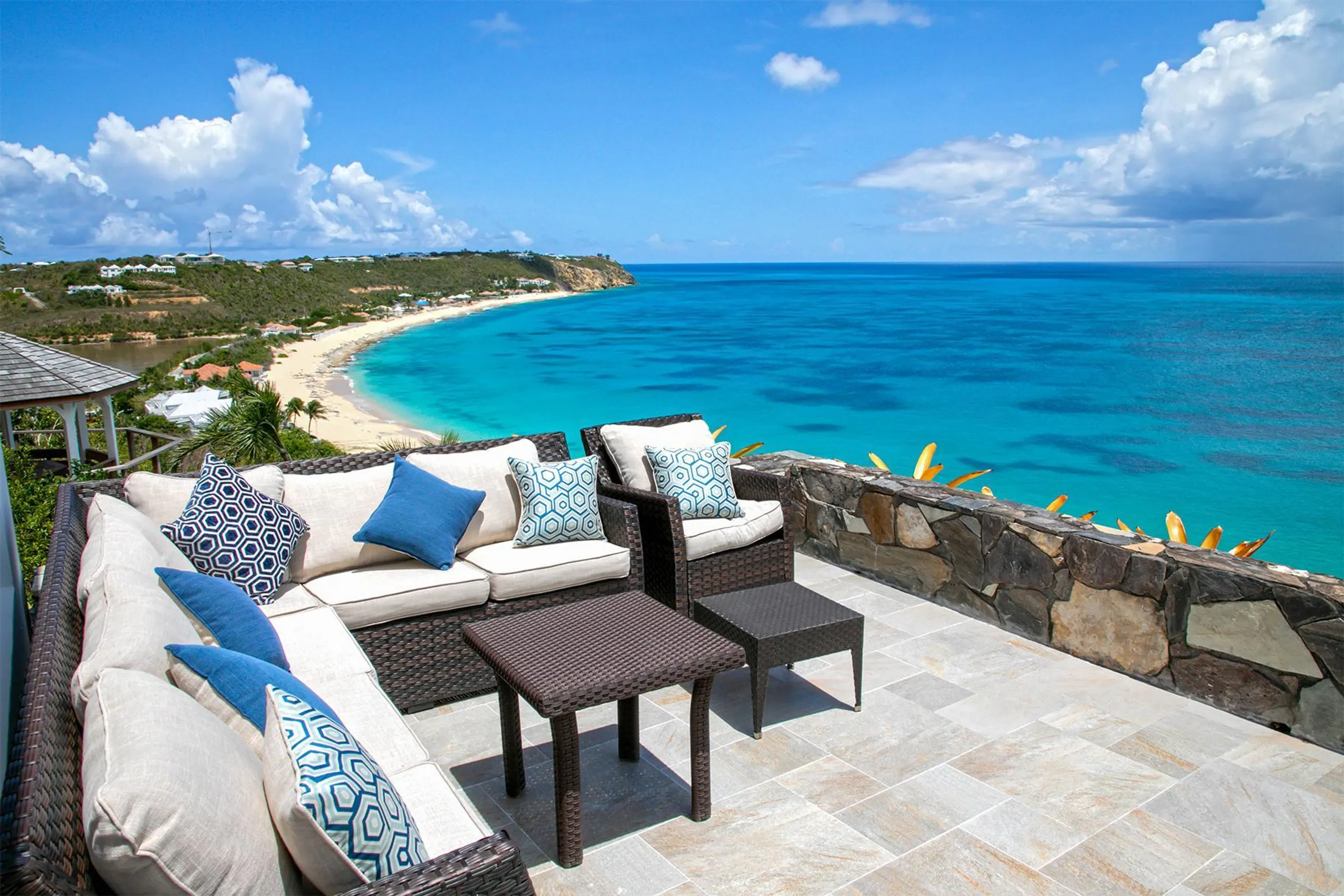 Light-filled Classic Caribbean Villa with Private Pool and  Direct Private Beach Access — photograph 3