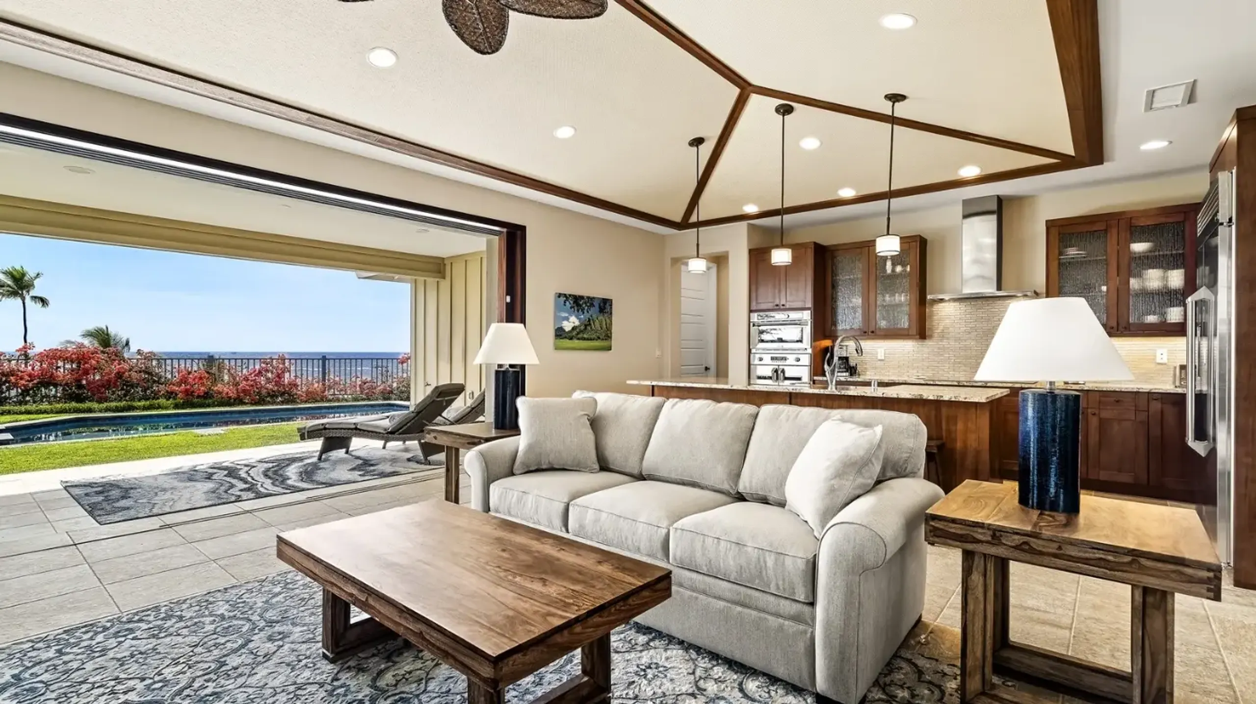 Big Island Makai Luxury Oasis with Ocean and Golf Course Views — photograph 8