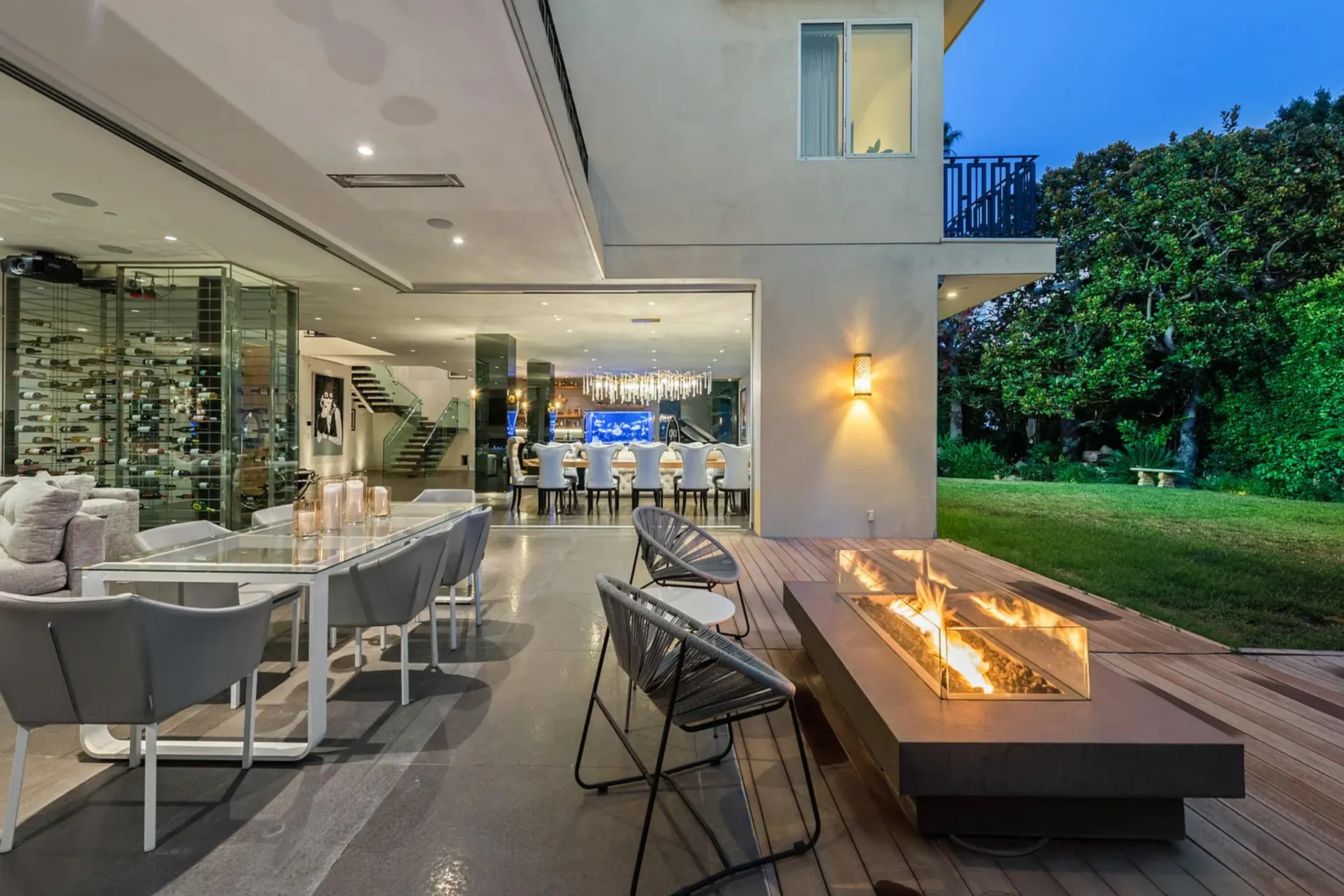 Stunning West Hollywood Royale Estate With Private Pool — photograph 3
