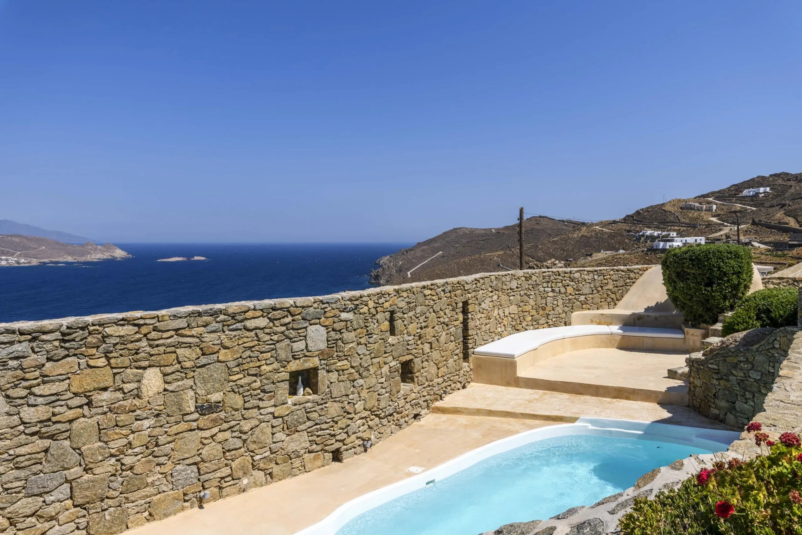 Beautiful Traditional Villa in Mykonos with Invigorating Pool — photograph 3