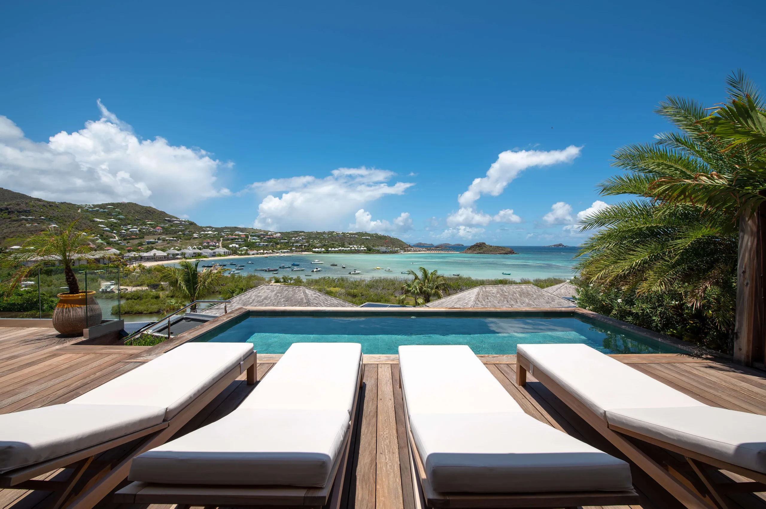 Grand-Cul-de-Sac Lagoon Contemporary Styled Villa with Private Pool — photograph 2