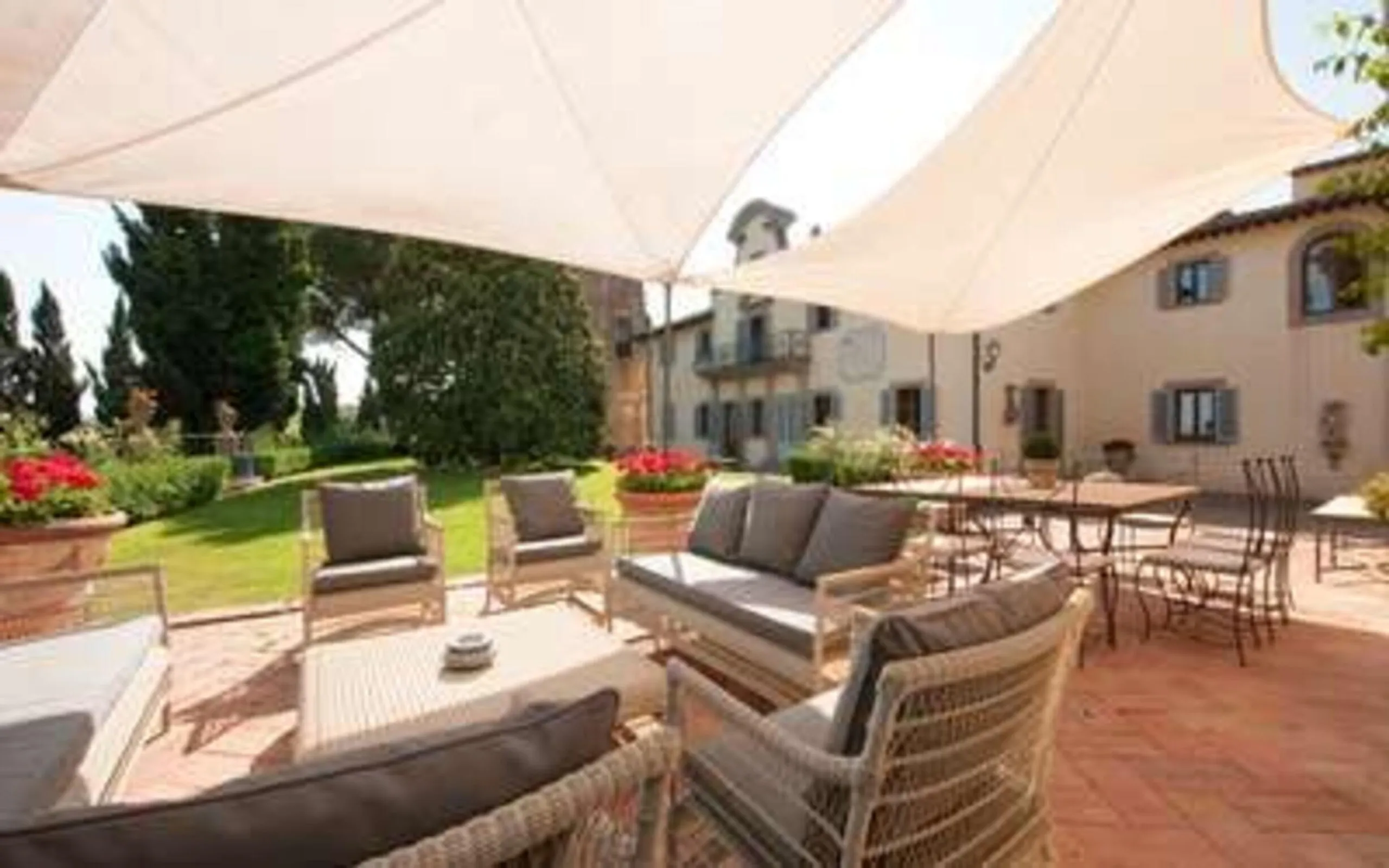 Majestic Castelfiorentino Estate with Private Pool, Fireplace,  and Stunning Views — photograph 4