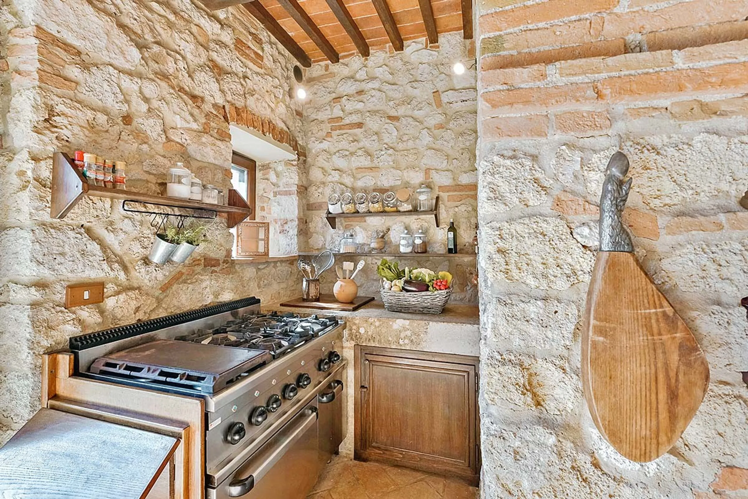 Enchanting Tuscan Heaven with Private Pool, Al Fresco and Gardens — photograph 10