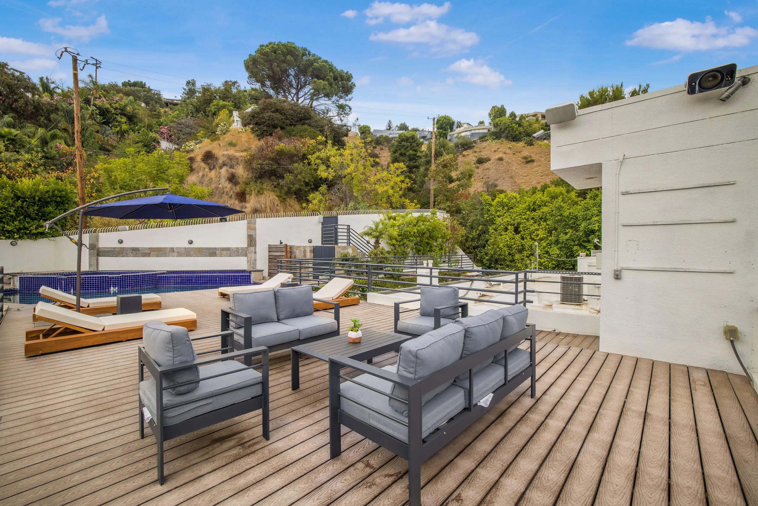 Hollywood Hils Mediterranean View Villa with Private Pool — photograph 3