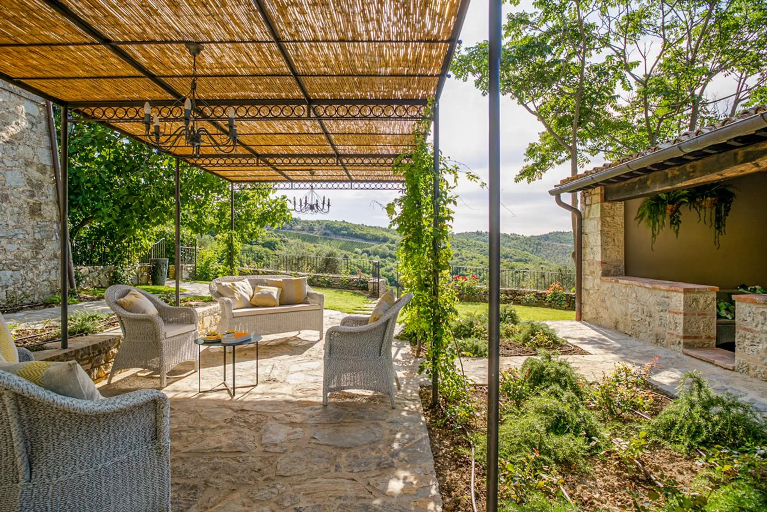 Stunning Tuscan Villa with Pool & Spa on Historic 800-Acre Chianti Estate — photograph 11