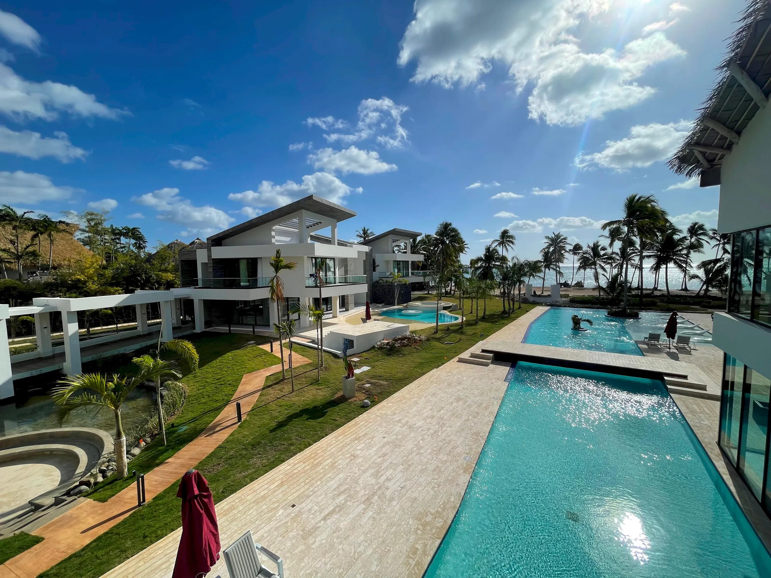 Incredible Beachfront Villa in Punta Cana with Private Pool, Fitness Room, and Basketball Court — photograph 3