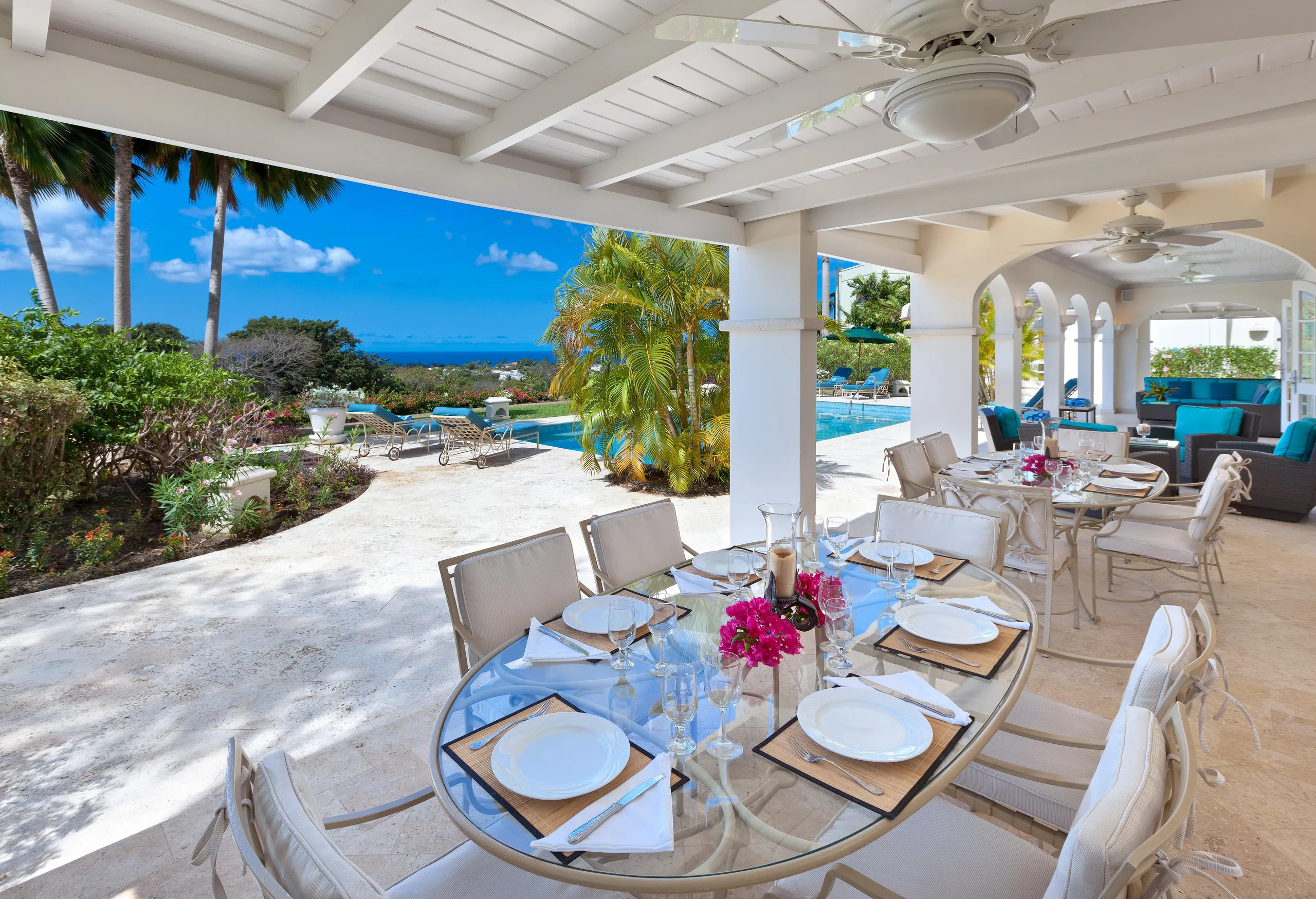 Colonial Styled Five-Bedroom Villa with Private Pool, Golf Course and Western Coastline Views — photograph 4