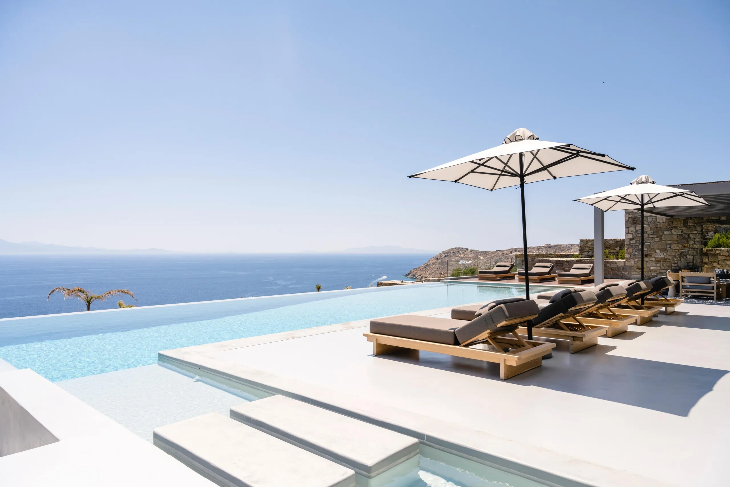 Luxury Mykonos Villa: Breathtaking Views, Modern Design, and Unparalleled Comfort — photograph 7