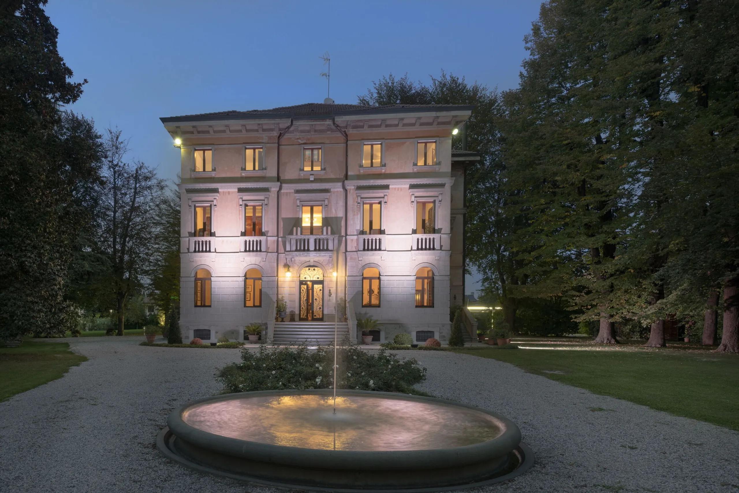 Classic 20th-Century Villa with Garden and Park near Venice — photograph 4