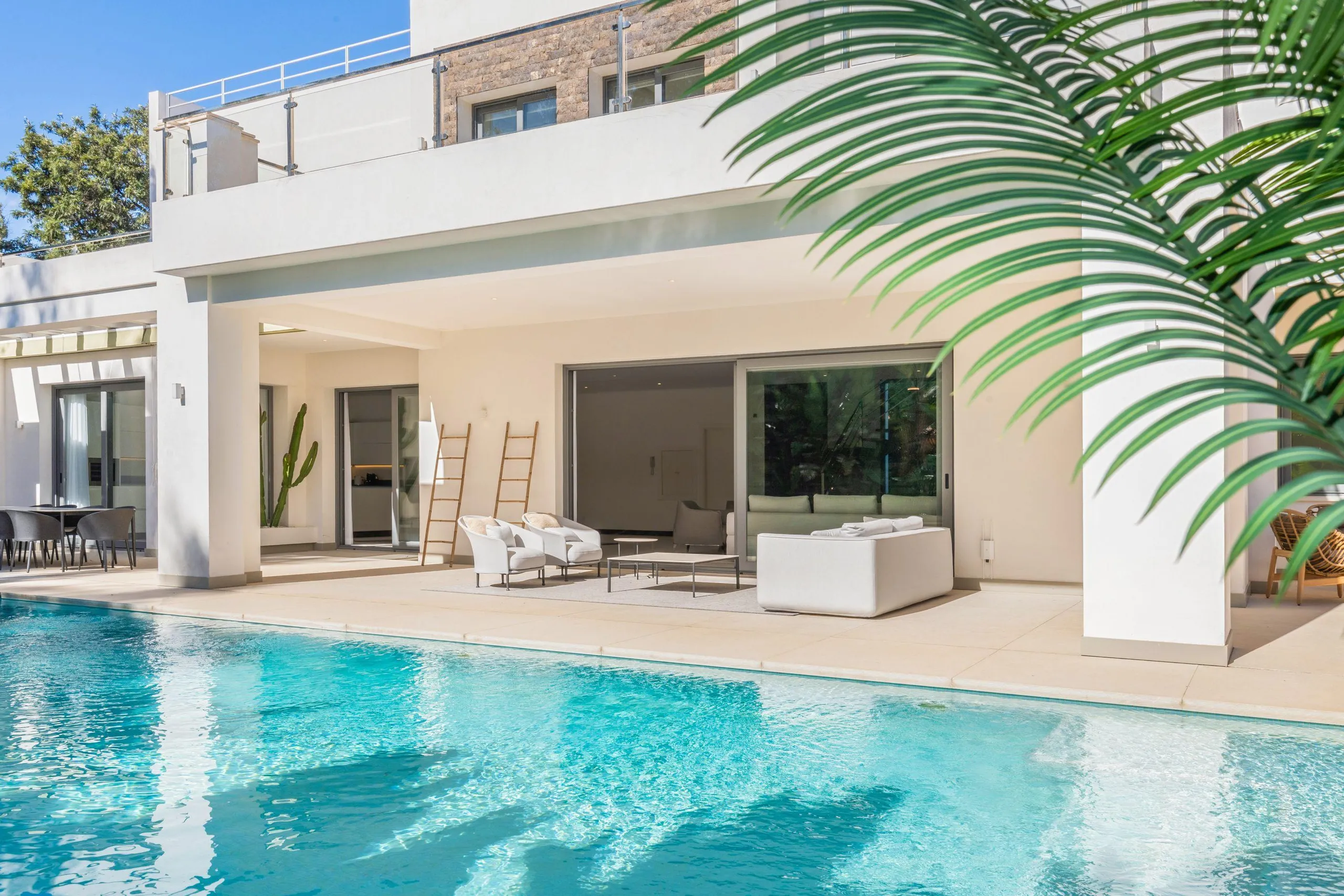 Stately Contemporary Villa with Heated Pool, Cinema and Gym, Marbella