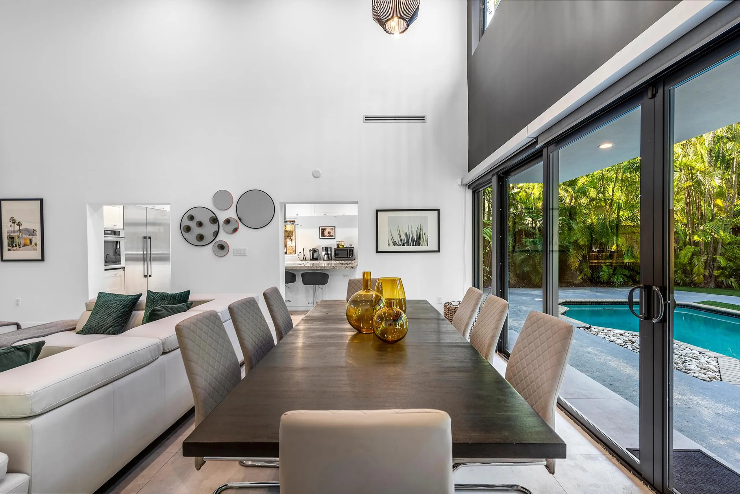 Coral Haven Modern Luxe Estate with Private Pool — photograph 10