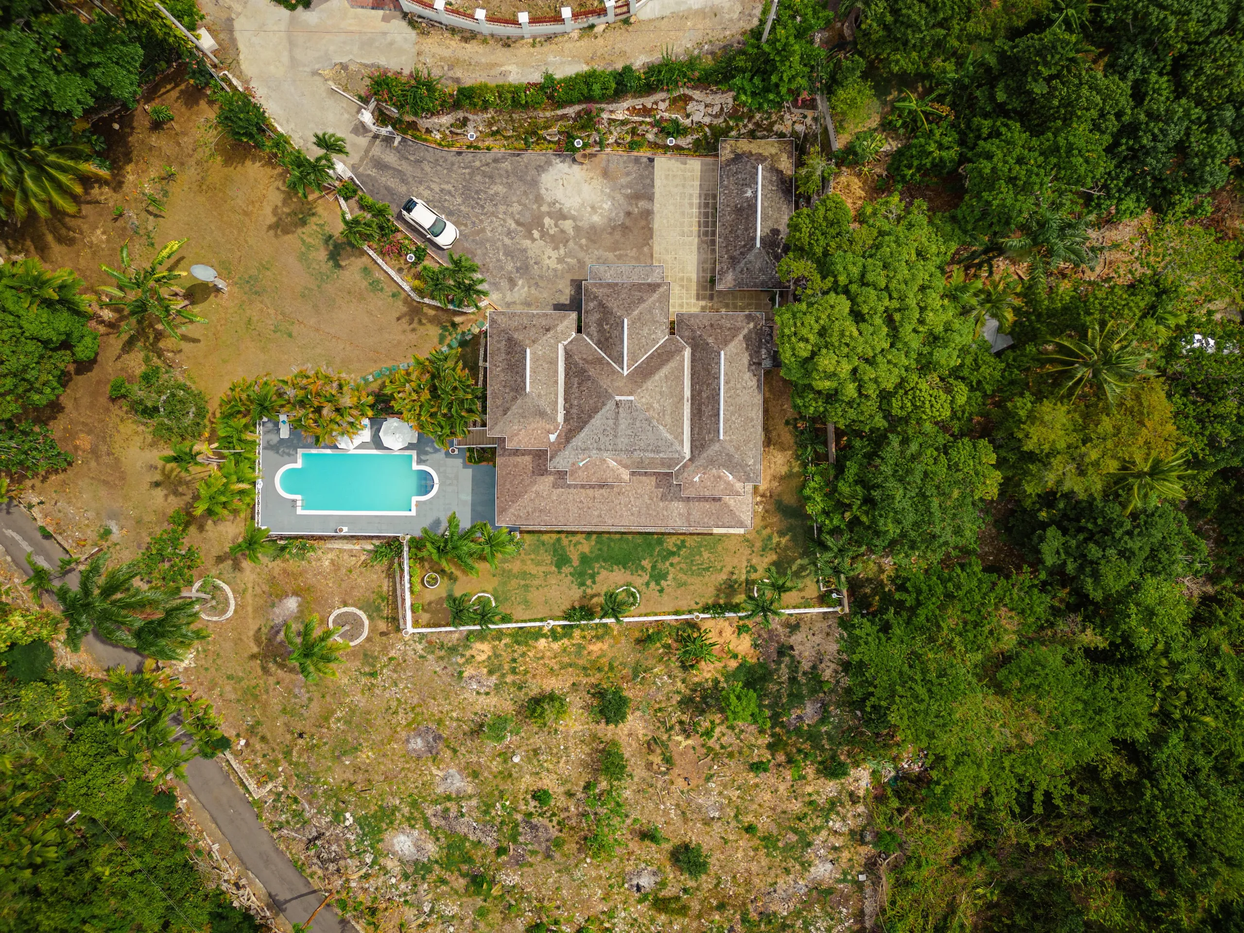 Glorious Villa with Private Pool and Overlooking View of Ocho Rios and the Sea — photograph 3