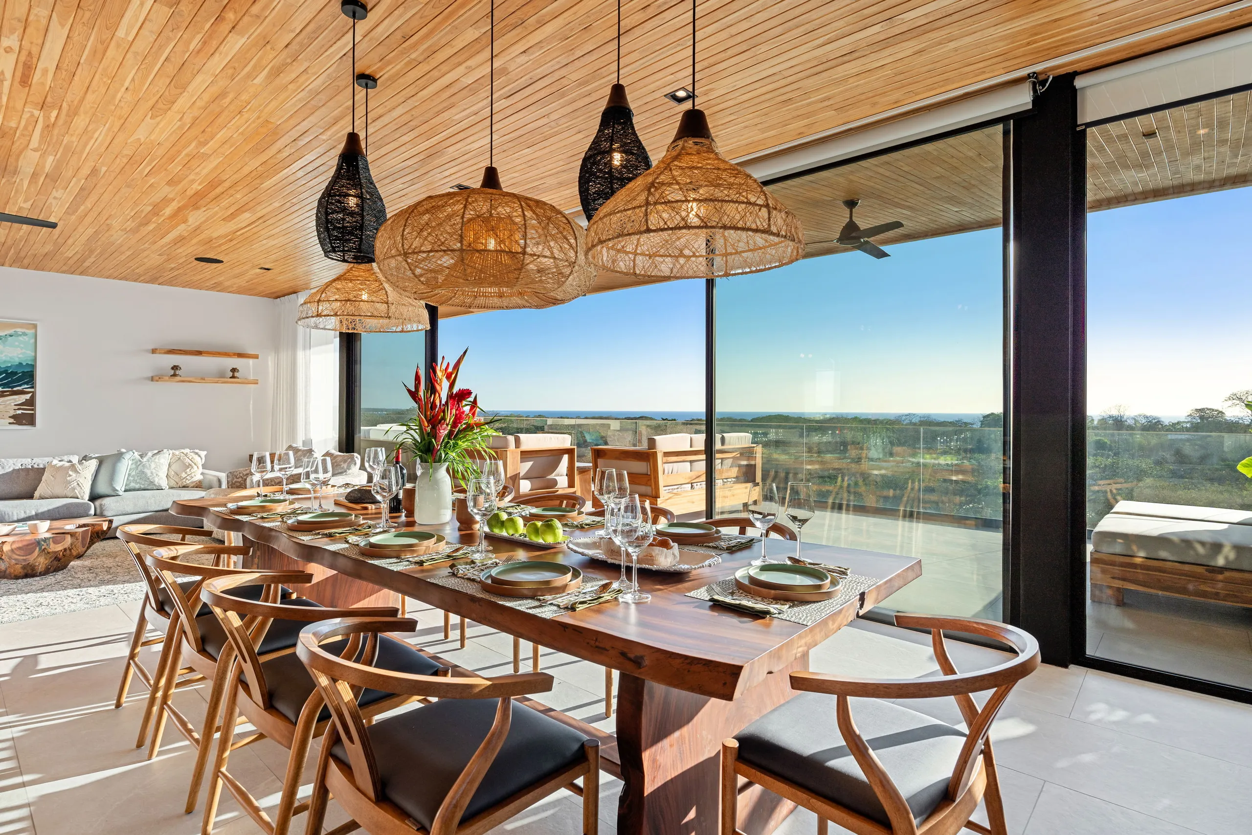 Luxe Hilltop Villa with Private Pool and 360° Views — photograph 10