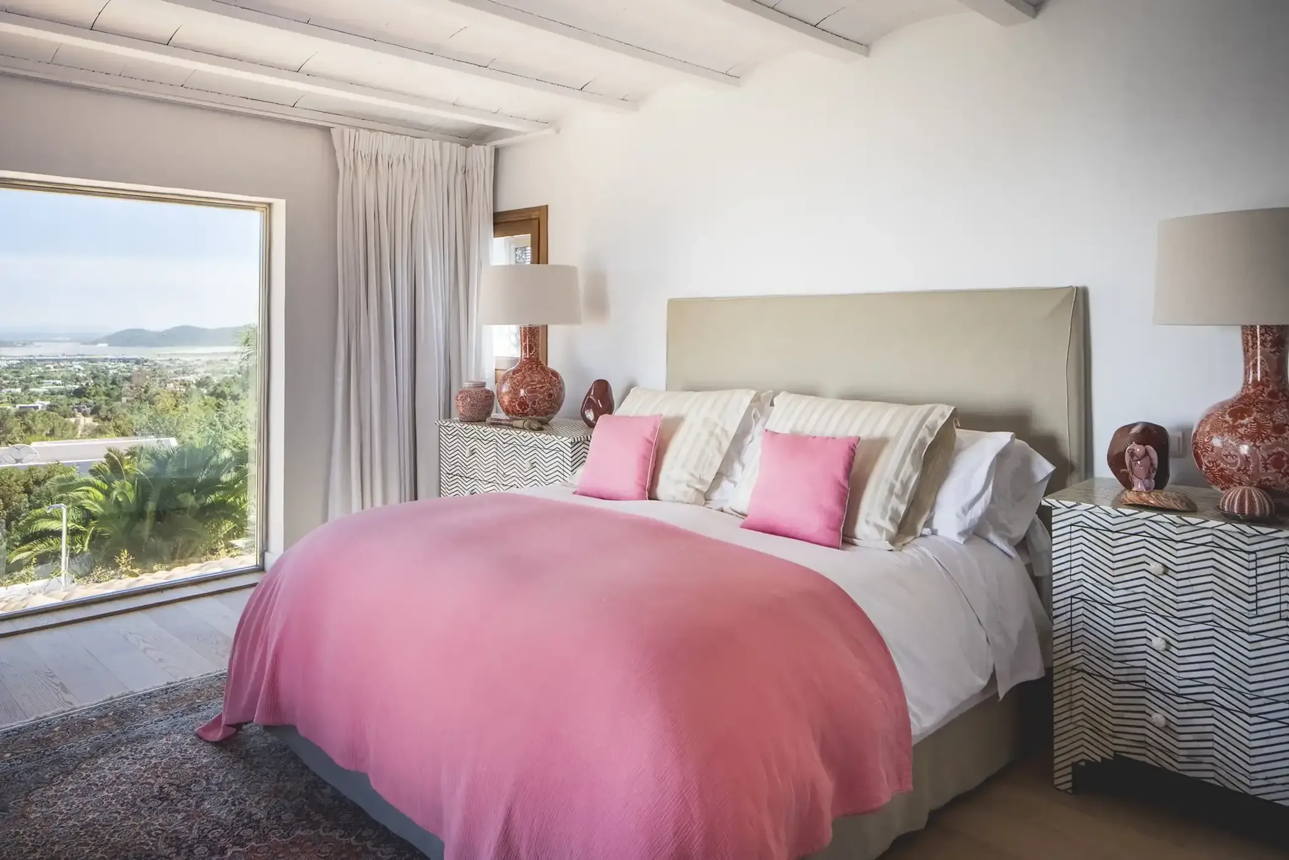 Glorious Mediterranean Villa with Pool and Breathtaking Sea Views — photograph 10
