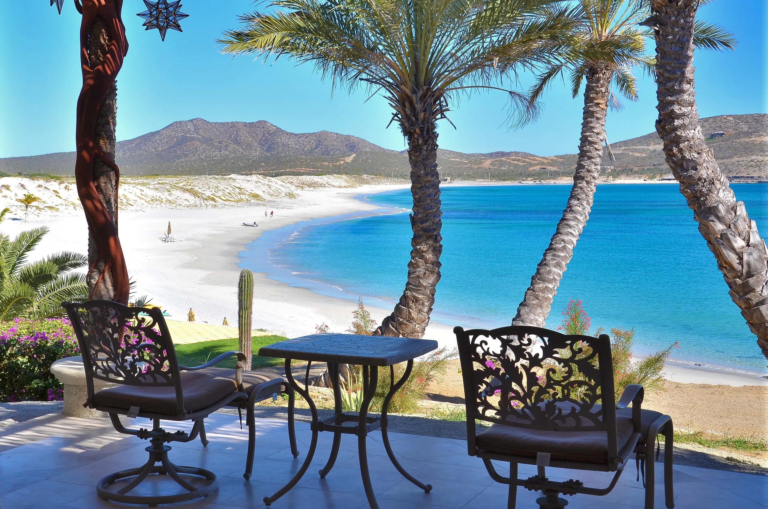 La Paz Luxury Beachfront Compound with Two Villas a Pool and Ocean Views — photograph 12