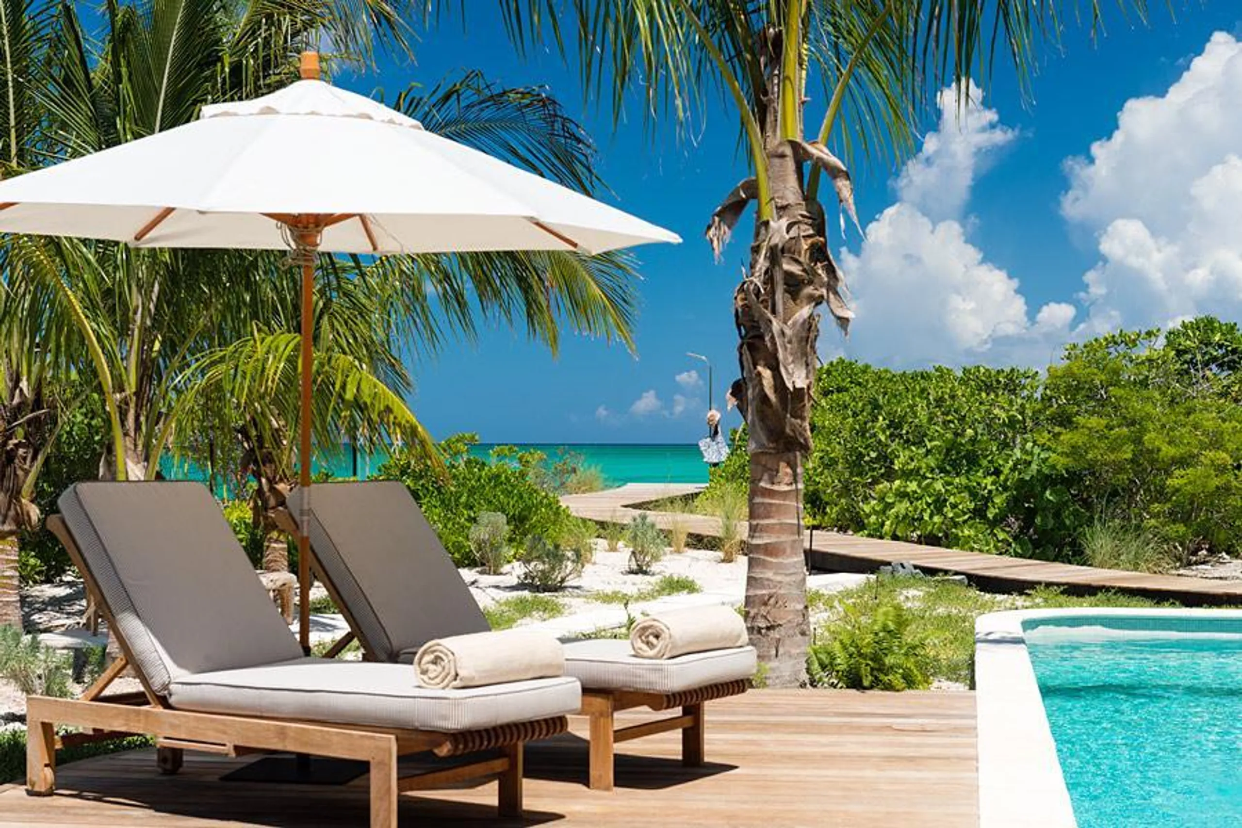 Majestic Colonial-Style Beachfront Haven with Private Pool on Grace Bay Beach — photograph 3