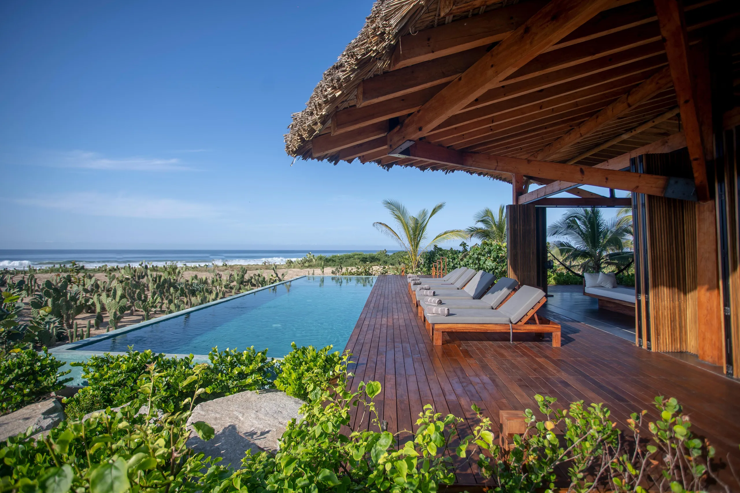 Cerulean Sanctum Beachside Resort Estate with Infinity Pool — photograph 9