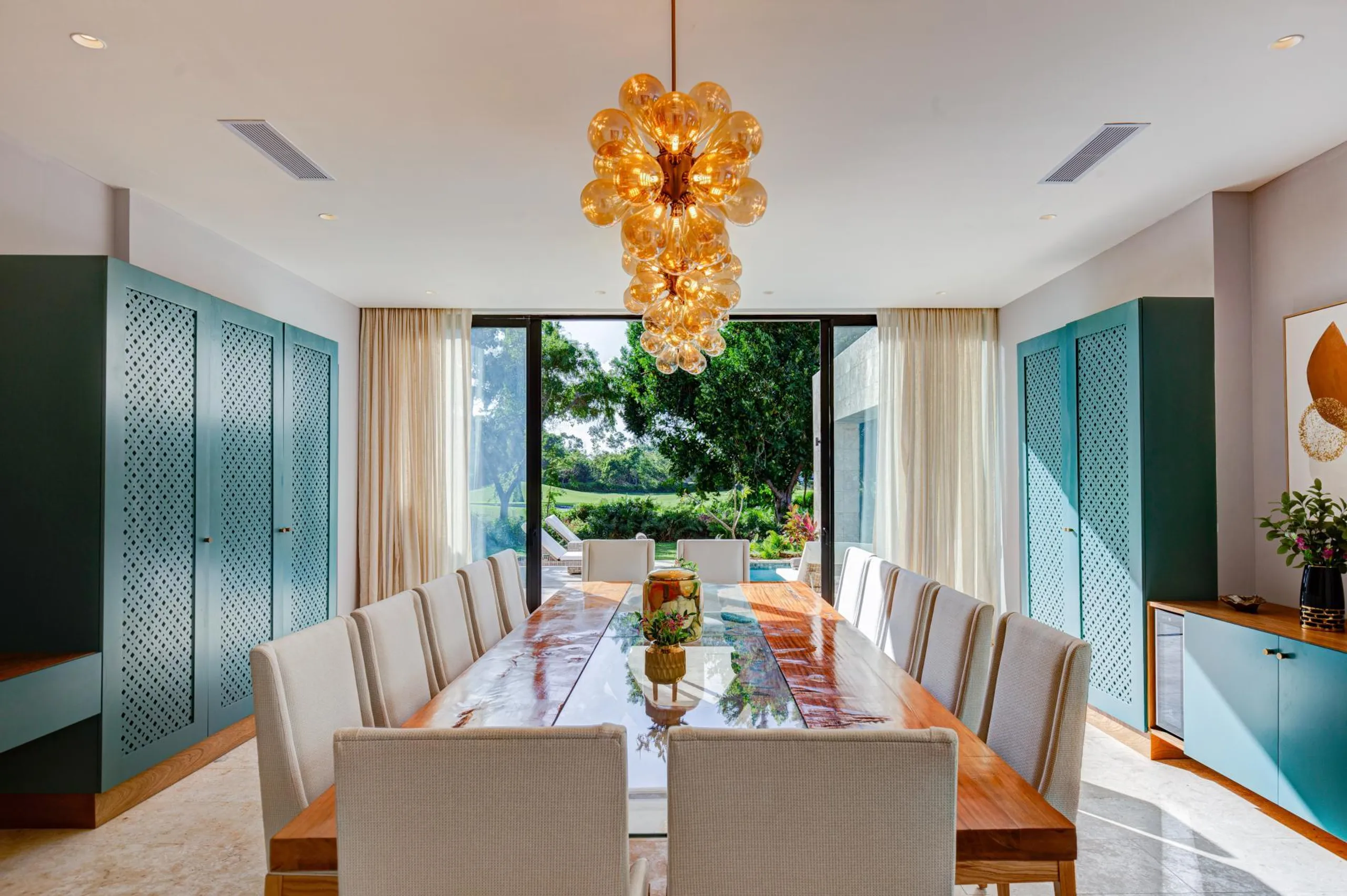 Radiant Modern Styled Villa with Private Pool in Punta Cana Resort — photograph 7