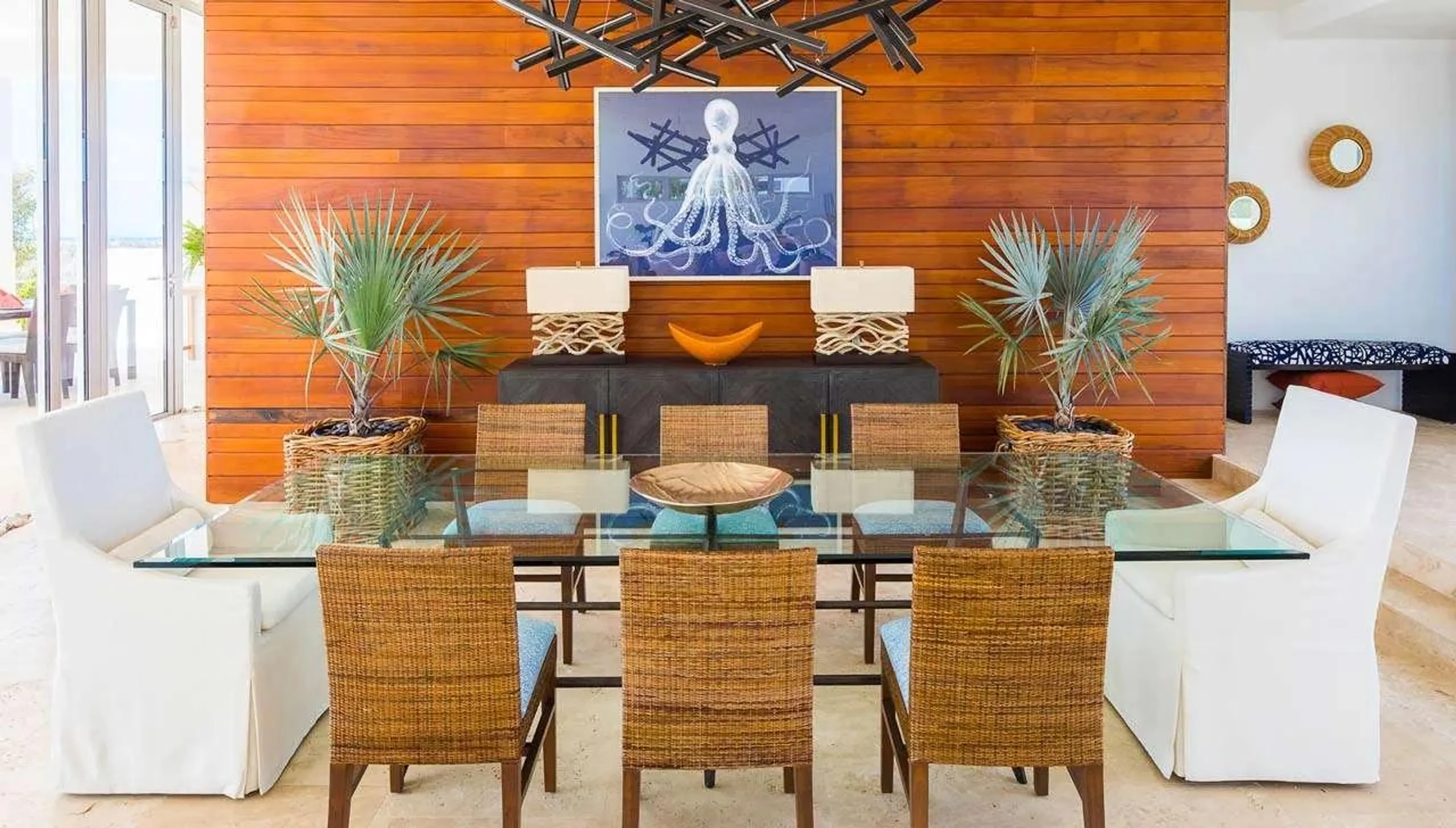 Contemporary Beachfront Villa with Invigorating Pool — photograph 10