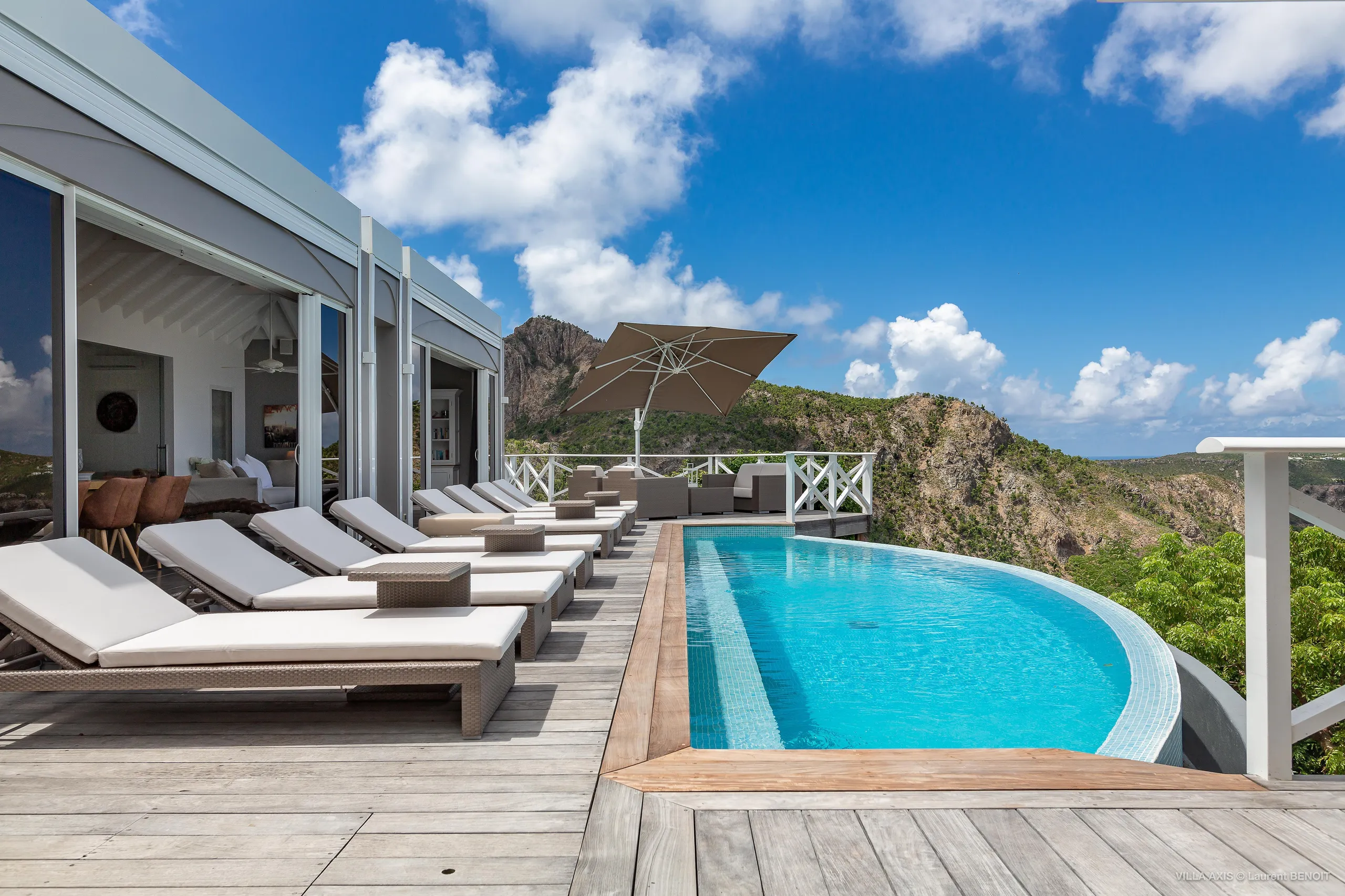 Exceptional Bay View Villa with Private Pool and Gazebo — photograph 2